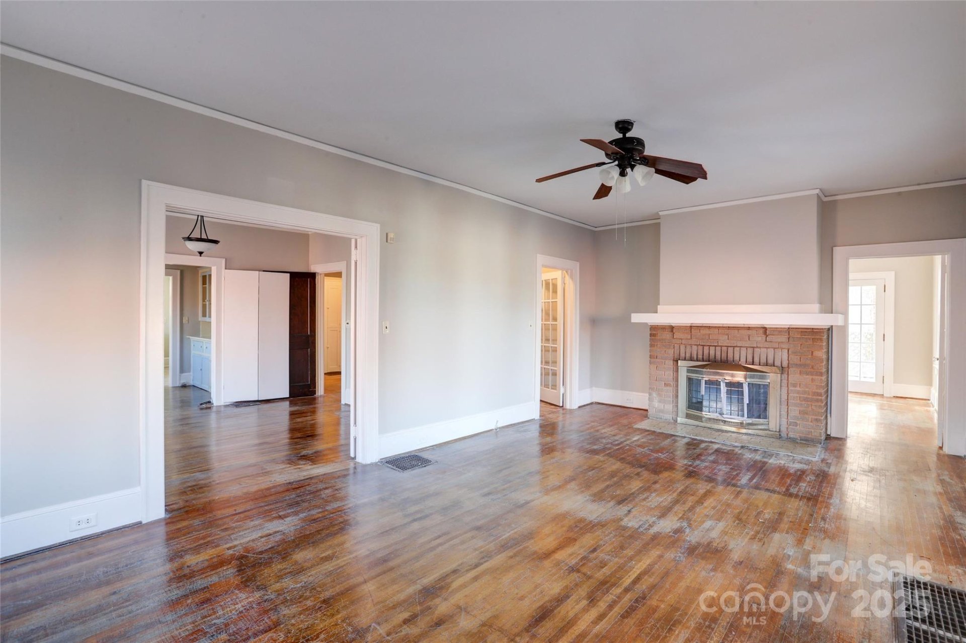 Property image 4 at 610 Hawthorne Lane, Charlotte, NC 28204