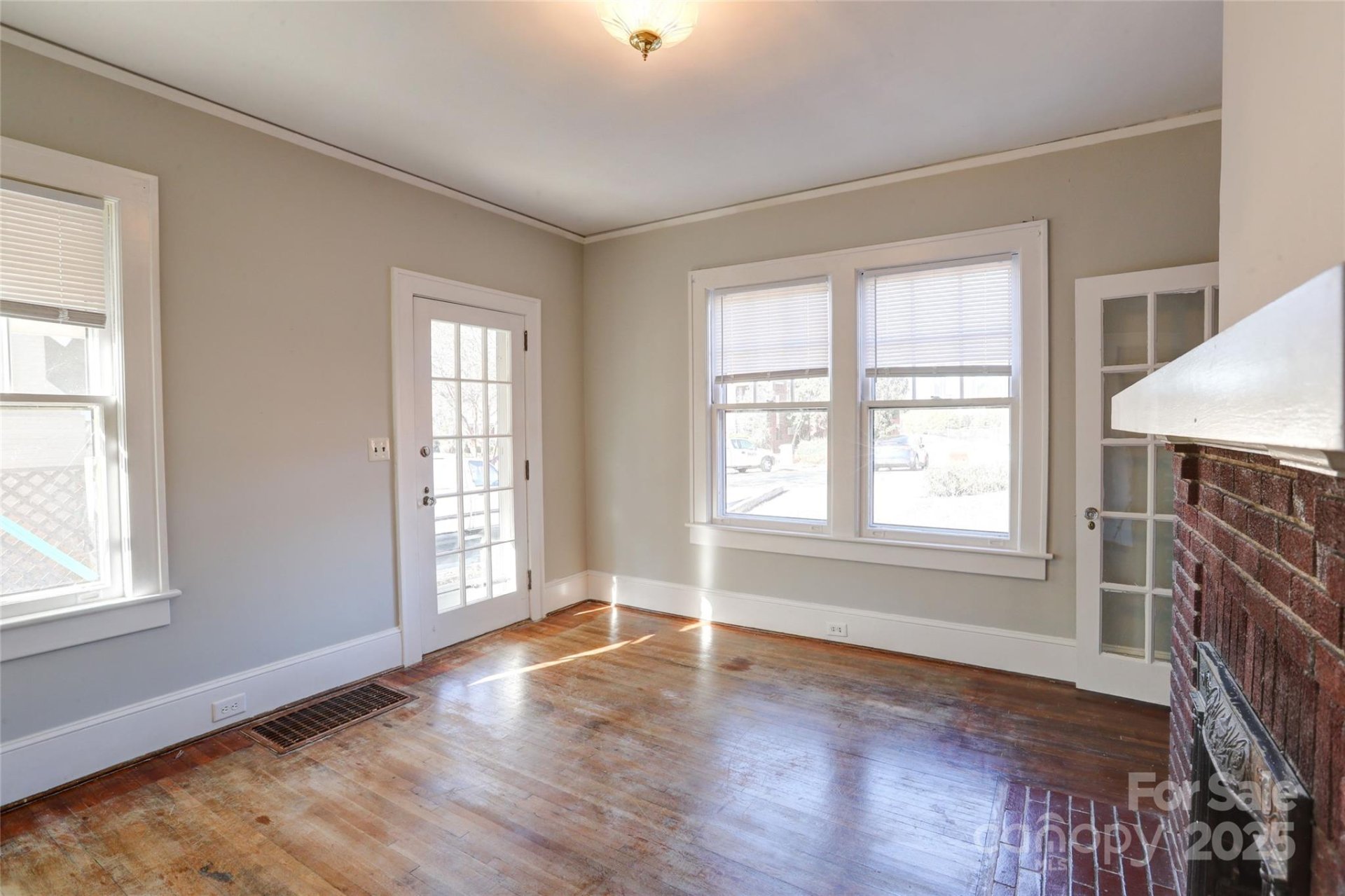 Property image 5 at 610 Hawthorne Lane, Charlotte, NC 28204