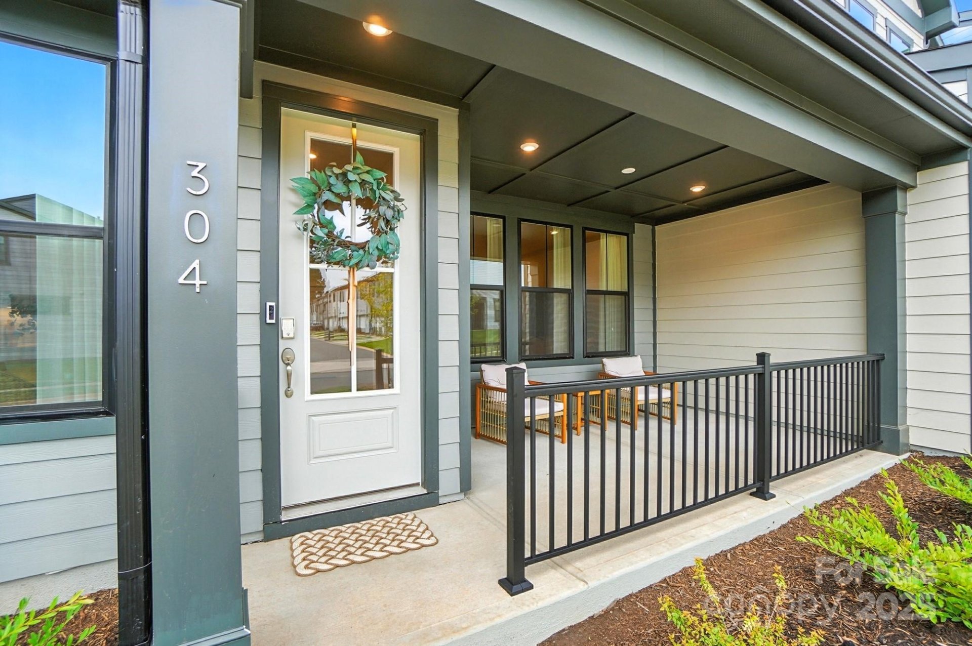 Seven Oaks, Belmont Community