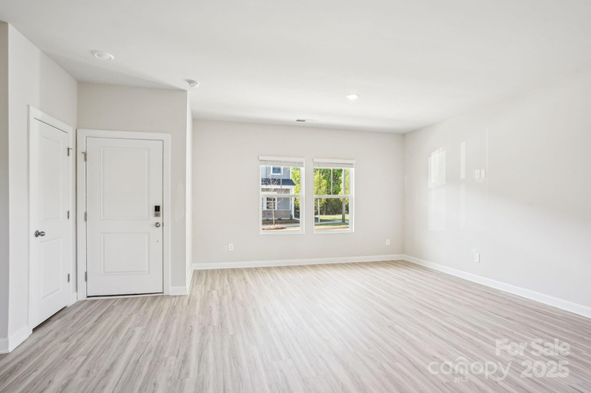 Property image 2 at 125 Utility Lane, Mooresville, NC 28117