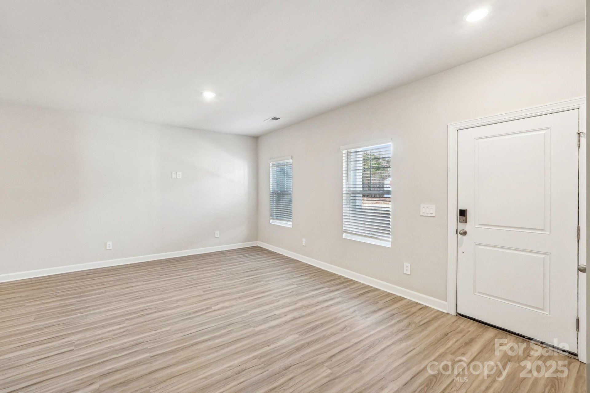 Property image 2 at 135 Utility Lane, Mooresville, NC 28117