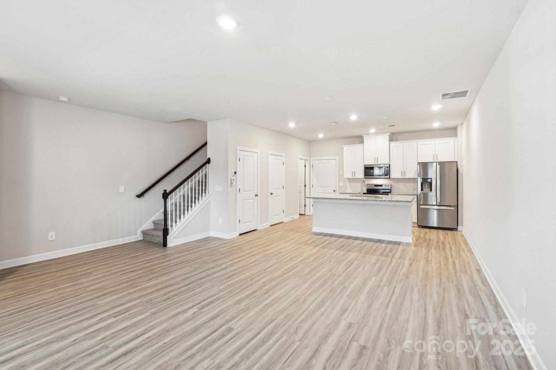Property image 3 at 135 Utility Lane, Mooresville, NC 28117