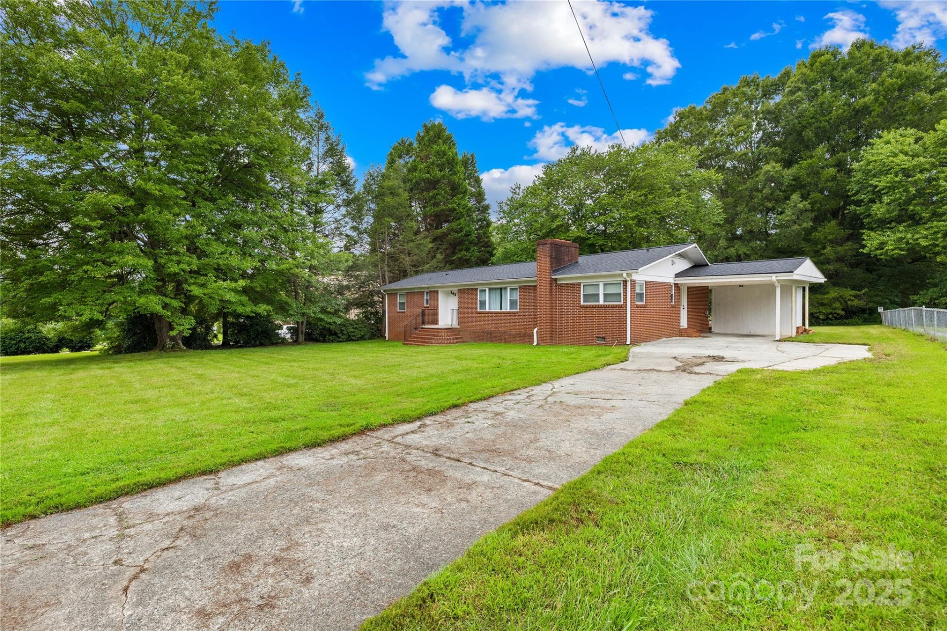 Property image 1 at 545 N Oakland Avenue, Statesville, NC 28677