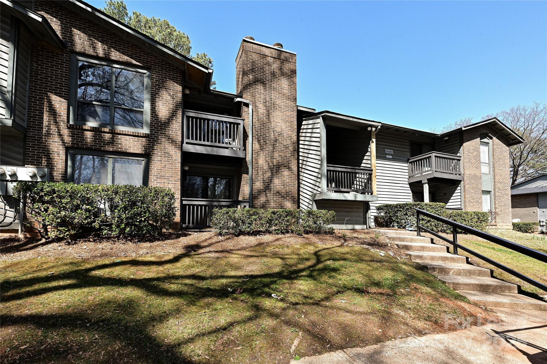 The Essex, Charlotte Community