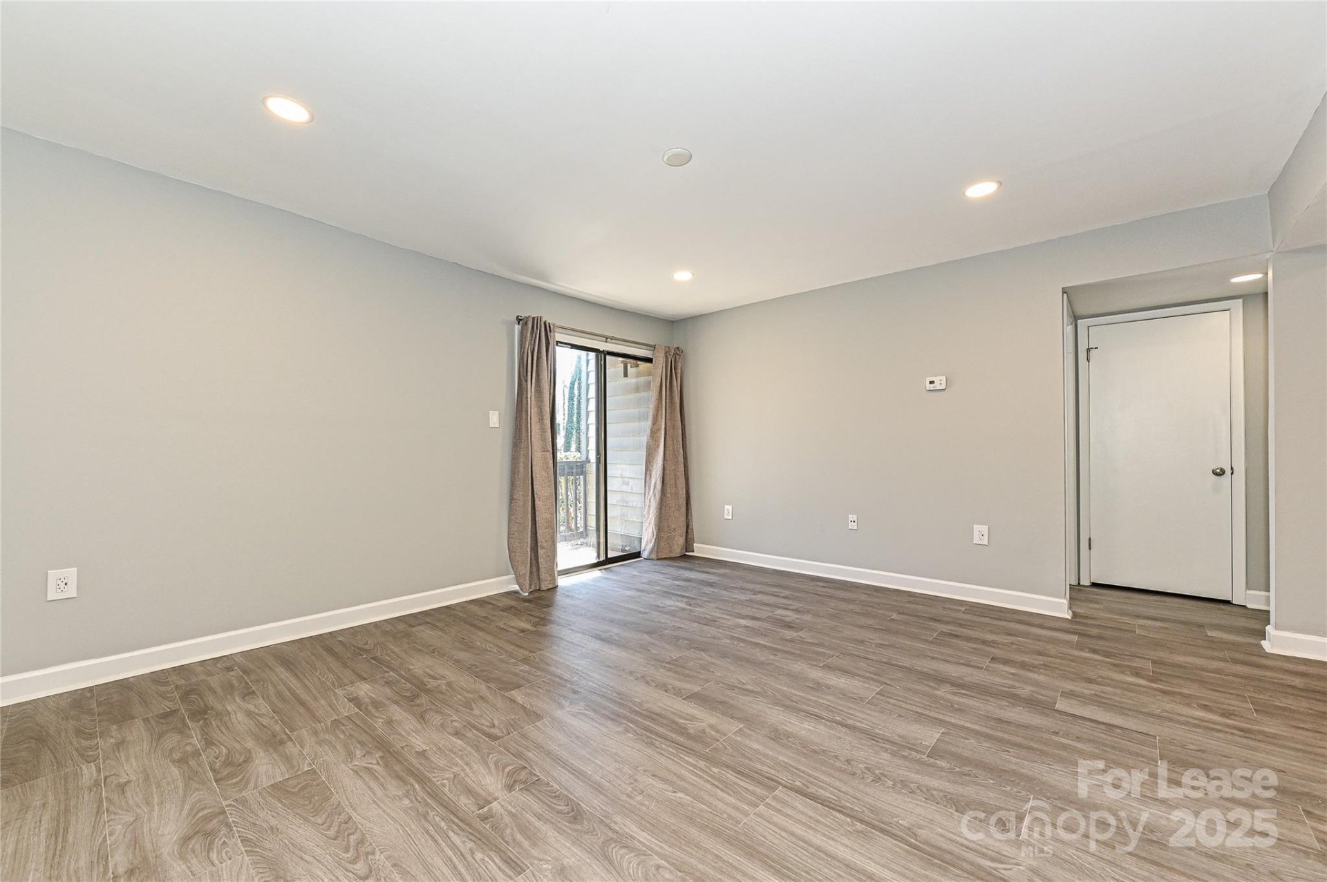 Property image 3 at 5020 Sardis Road, Charlotte, NC 28270