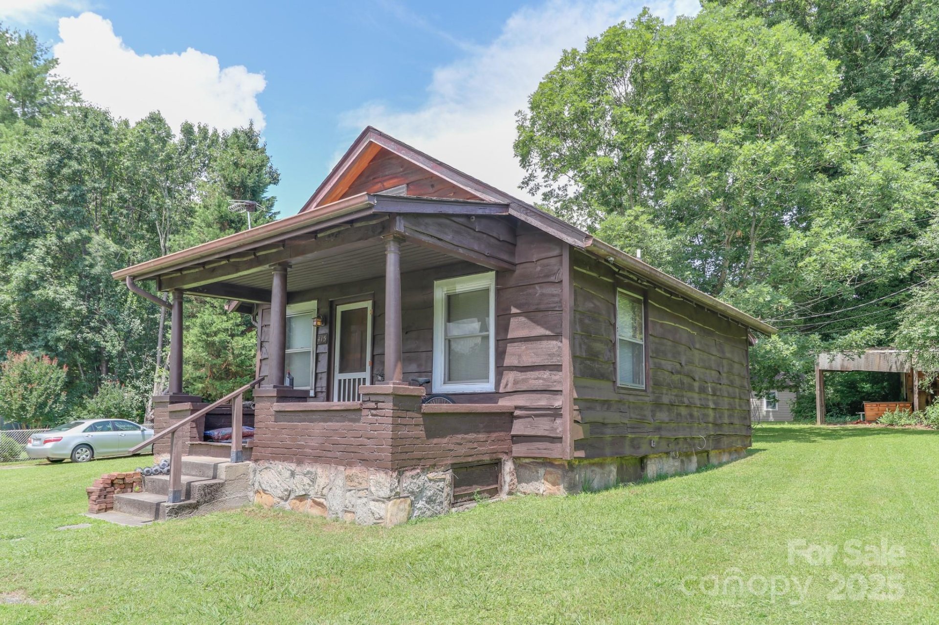 Property image 1 at 415 E Patterson Street, Hendersonville, NC 28739