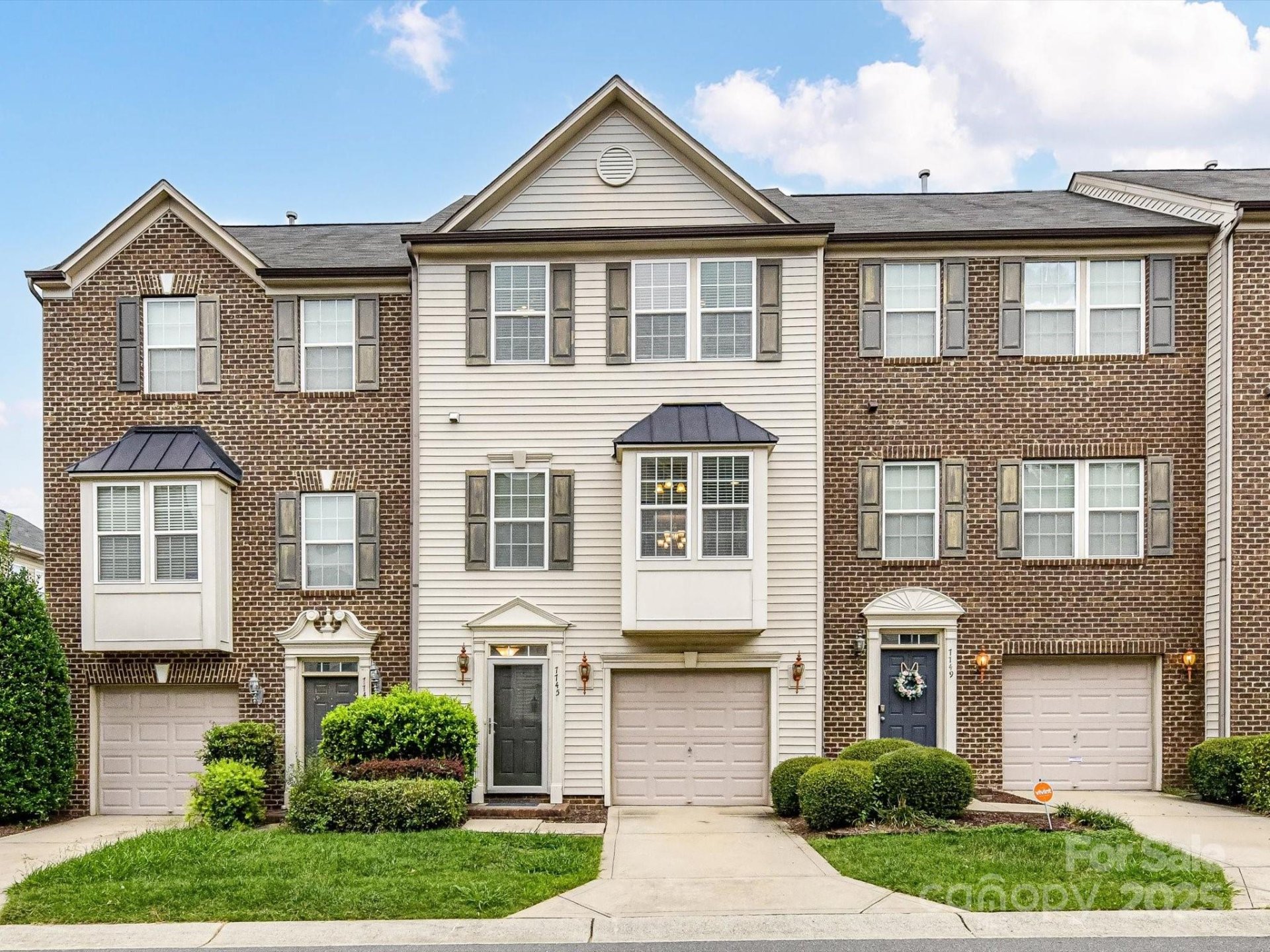 Ayrsley, Charlotte Community