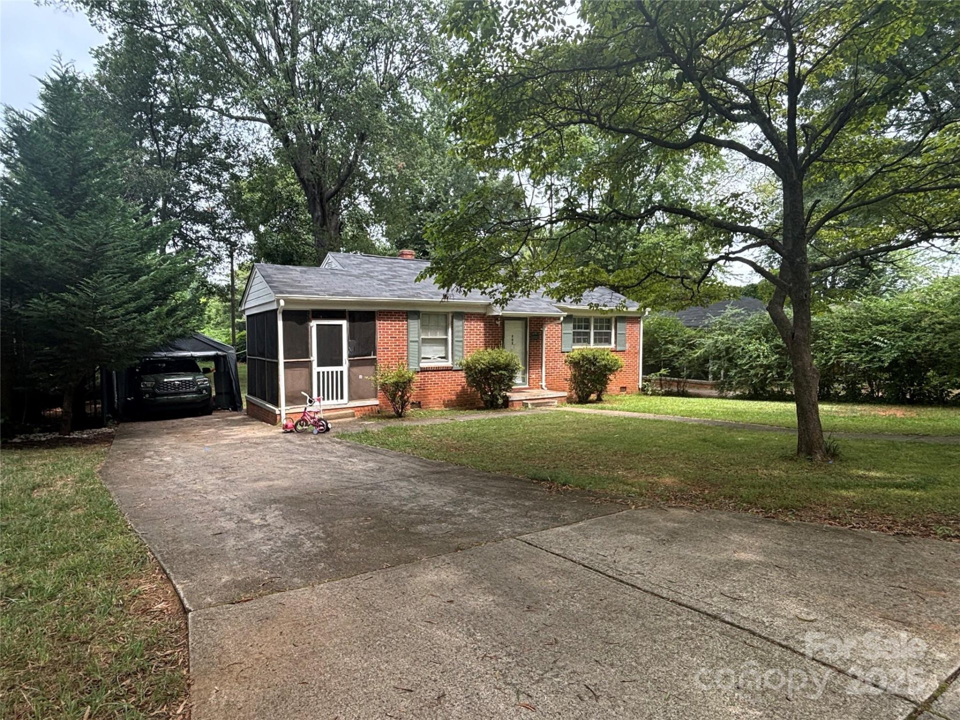 Property image 3 at 345 Fannie Circle, Charlotte, NC 28205