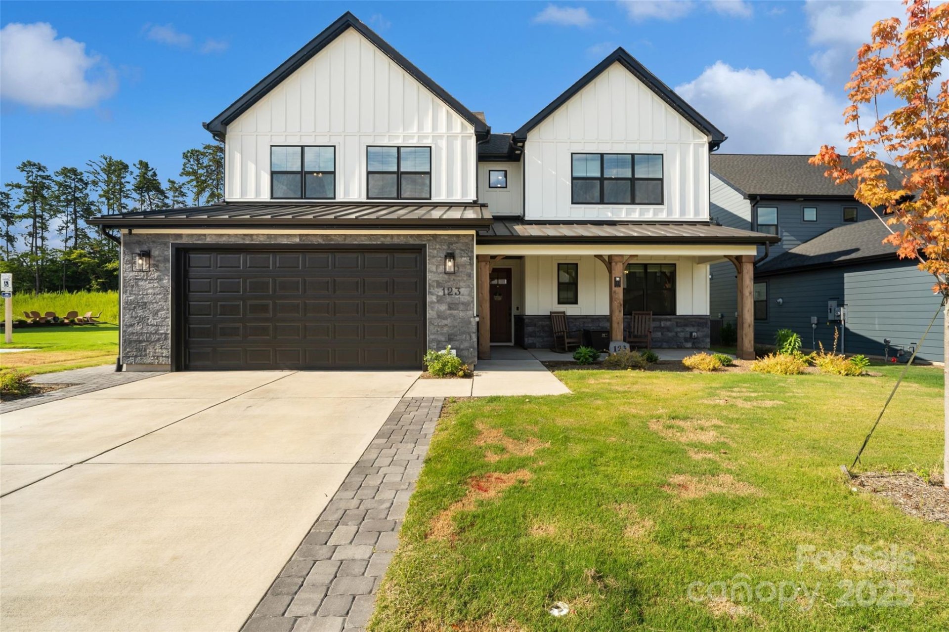 Windell Woods, Tega Cay Community