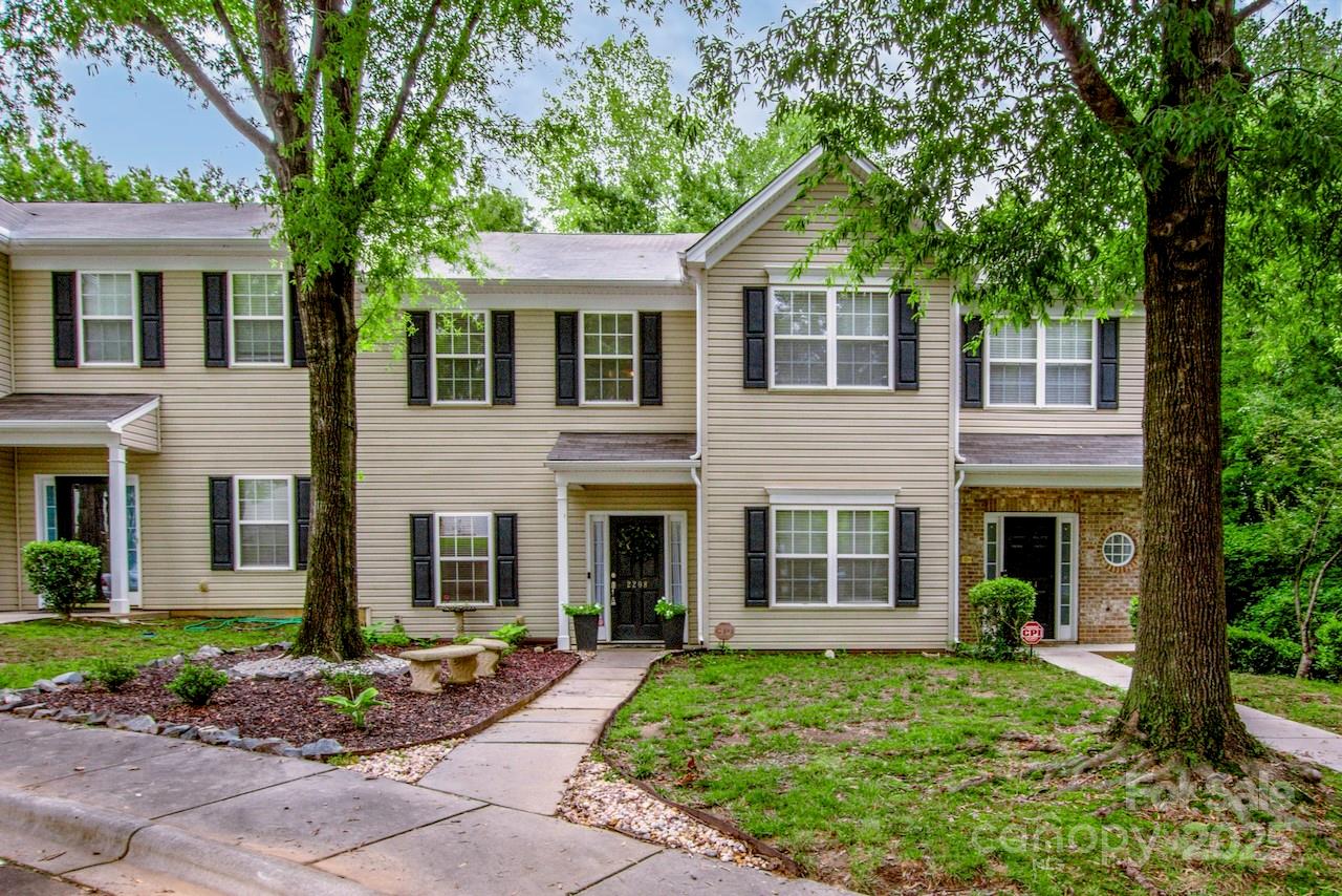 Property image 3 at 2208 Winthrop Chase Drive, Charlotte, NC 28212