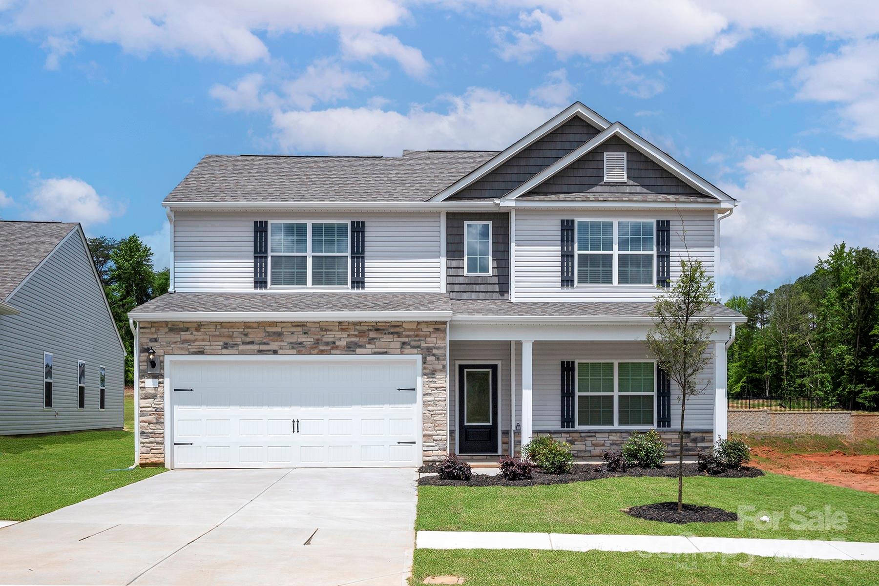 Ascot Woods, Charlotte Community