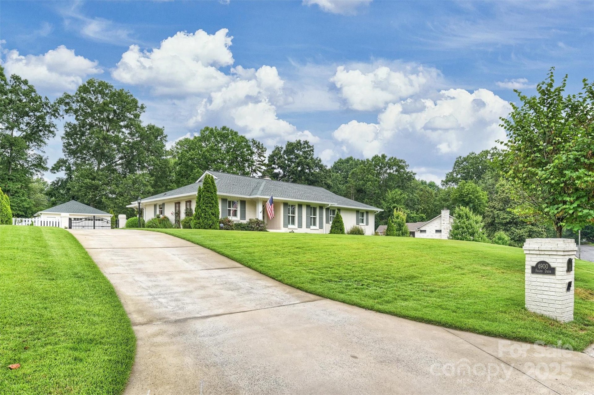 Property image 2 at 6900 Folger Drive, Charlotte, NC 28270
