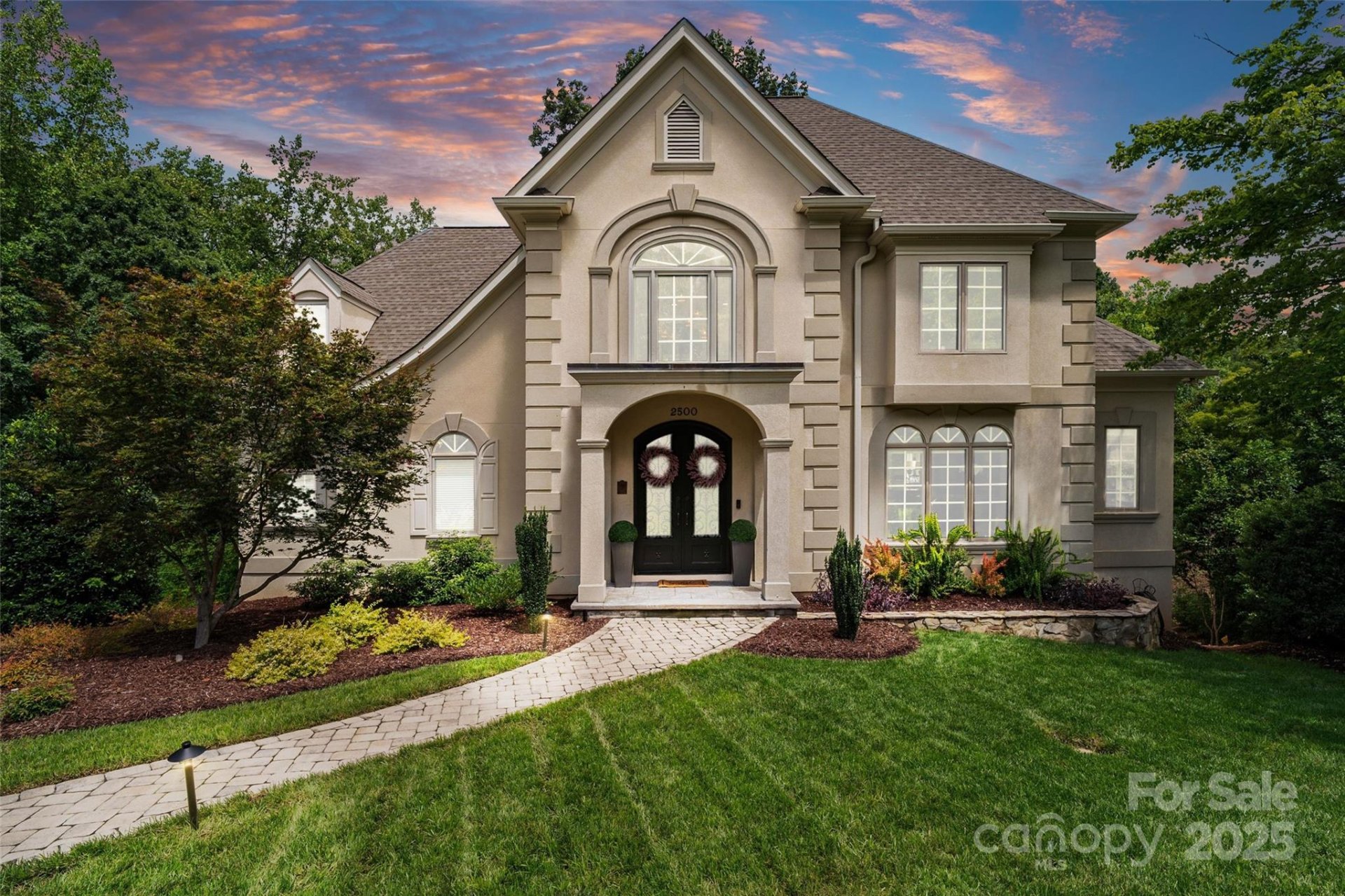 Giverny, Charlotte Community