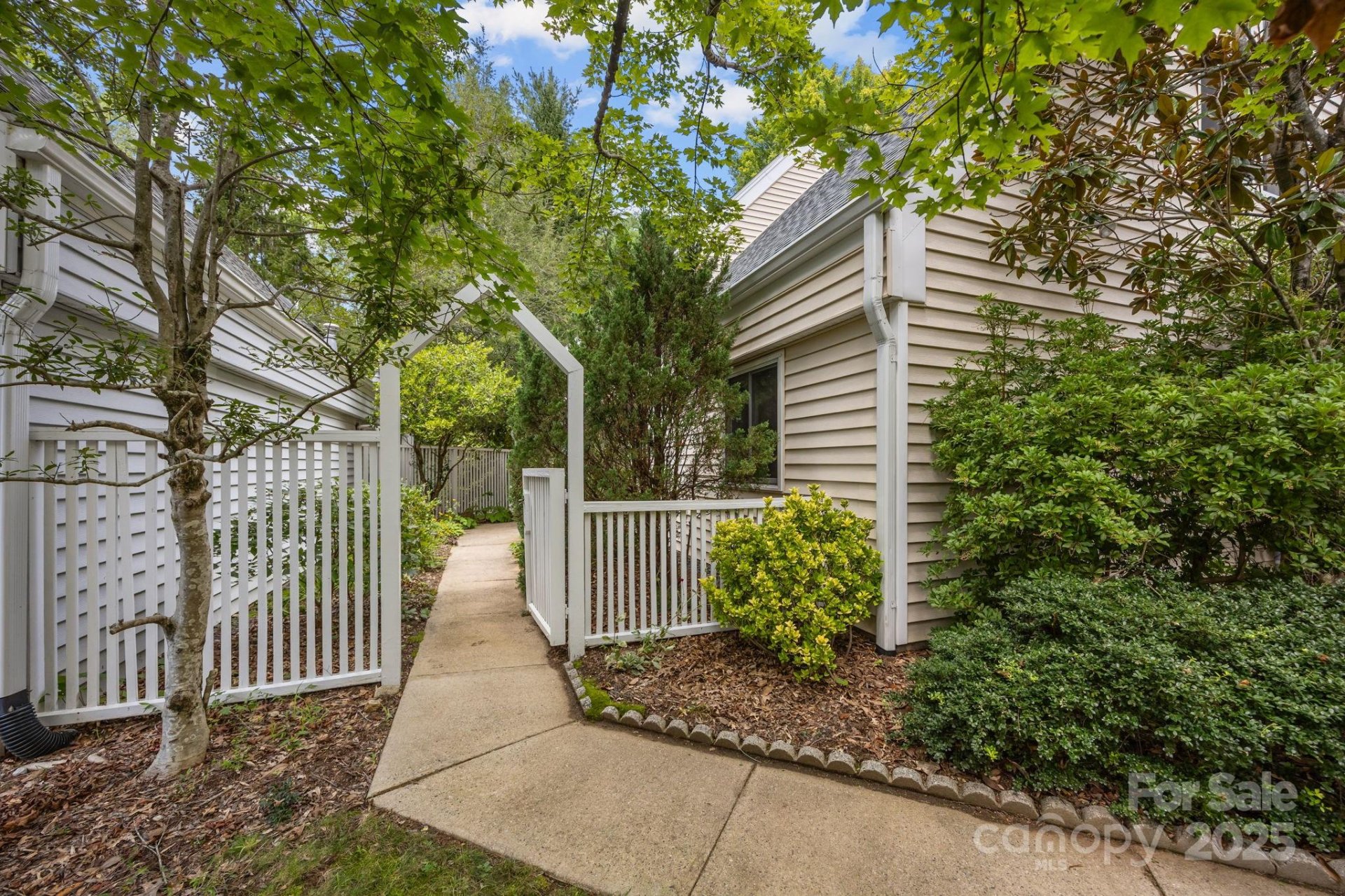 Property image 4 at 11 Stuart Circle, Asheville, NC 28804