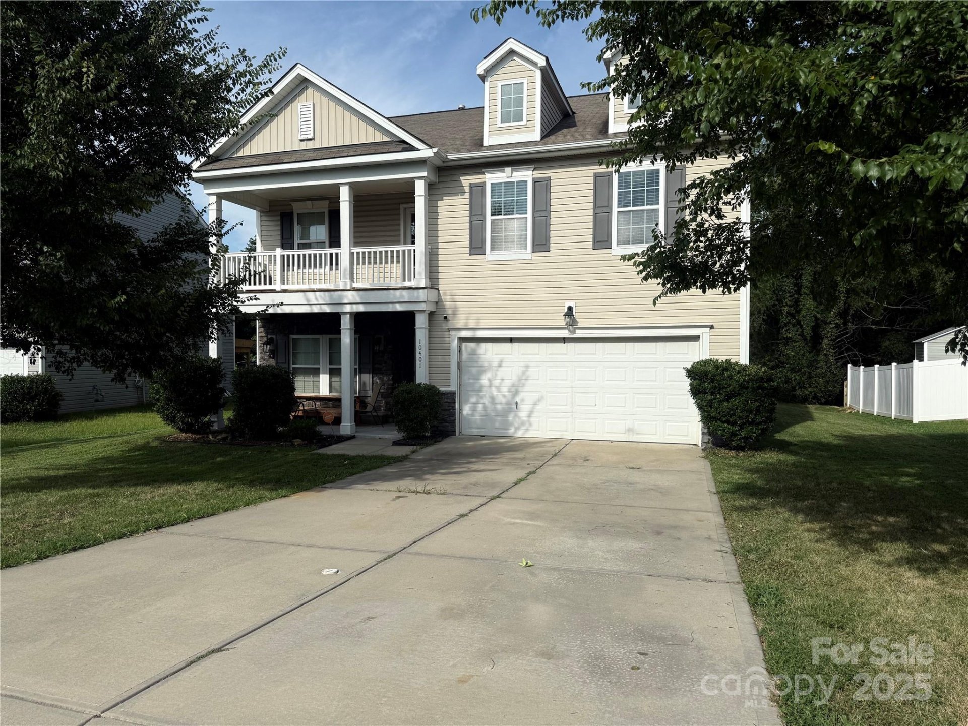 Houston Hills, Charlotte Community
