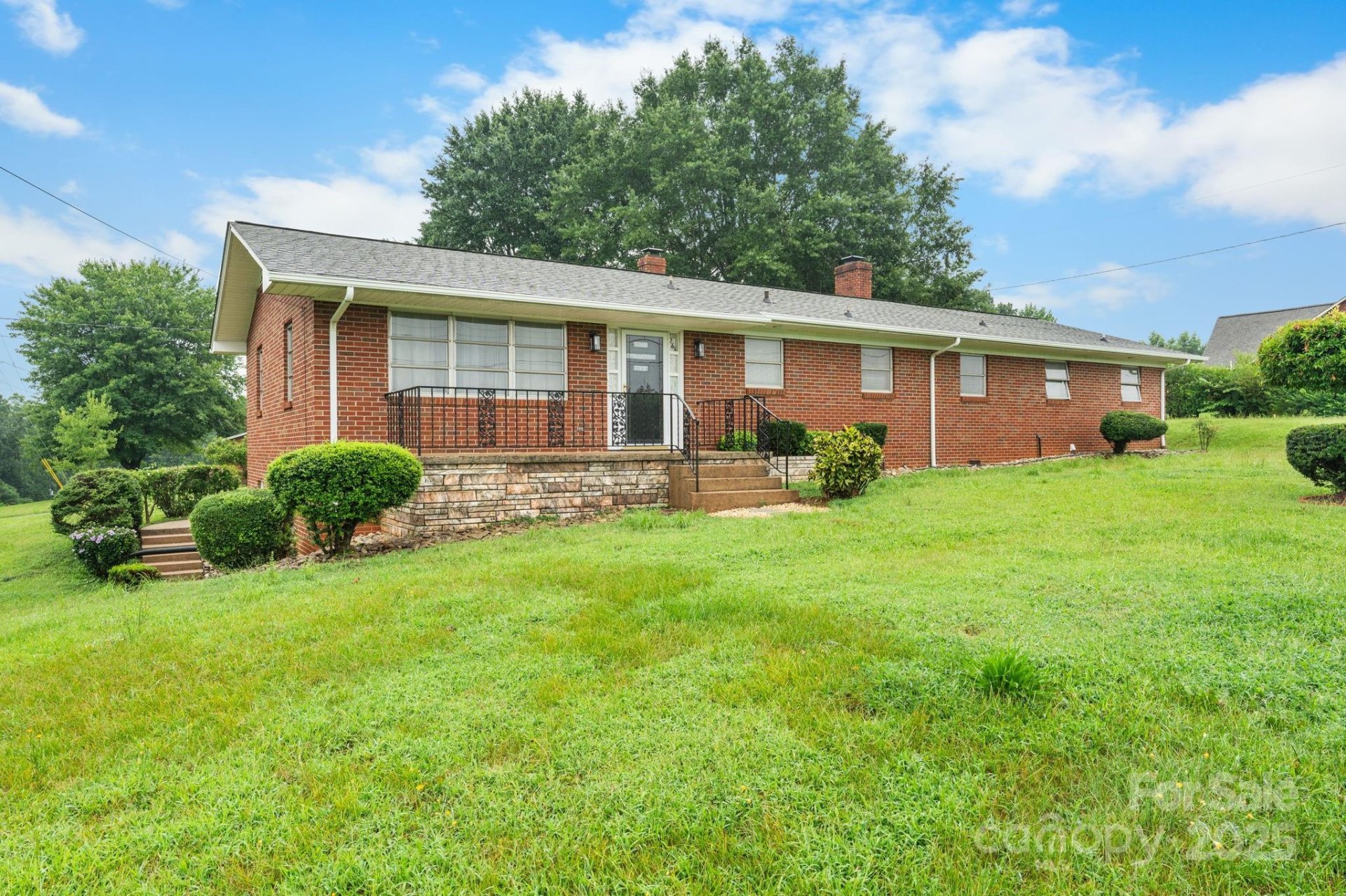 Meridian, Hickory Community