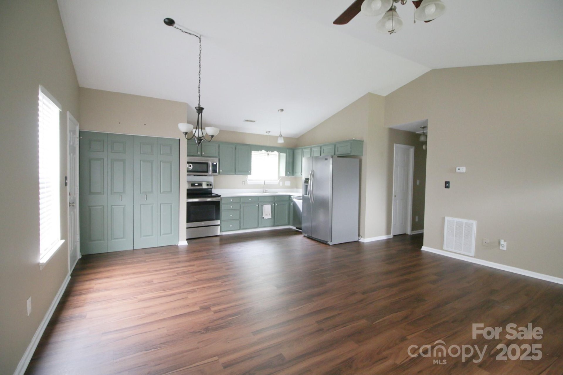 Property image 3 at 6202 Cottageville Lane, Charlotte, NC 28208