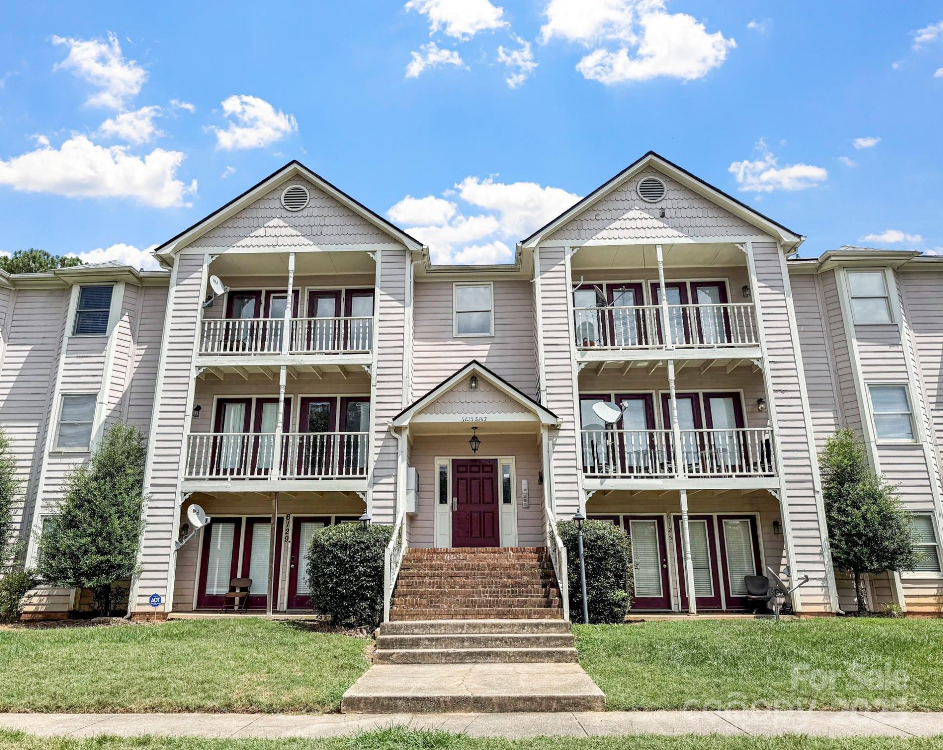 Property image 2 at 6131 Meadow Rose Lane, Charlotte, NC 28215