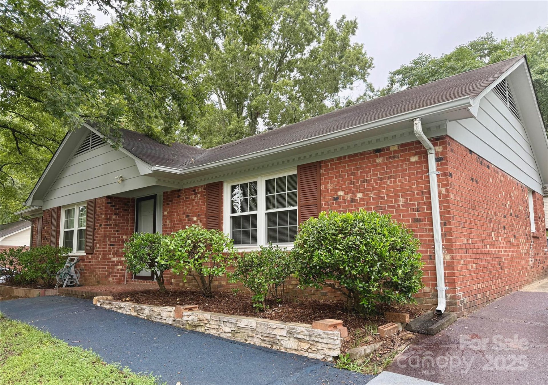 Property image 2 at 915 Eaglewood Avenue, Charlotte, NC 28212