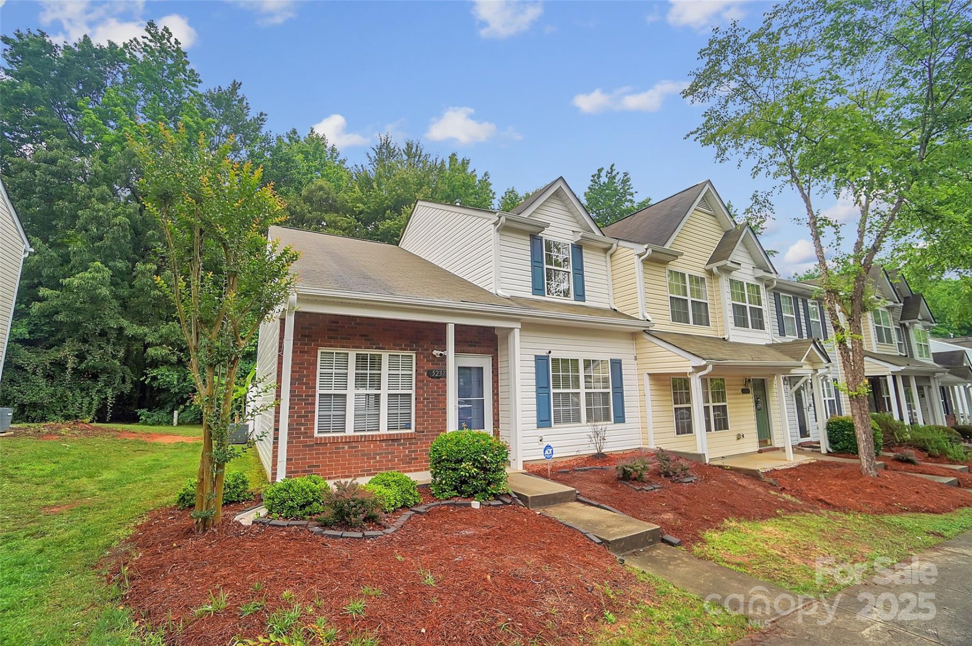 Kimmerly Woods, Charlotte Community