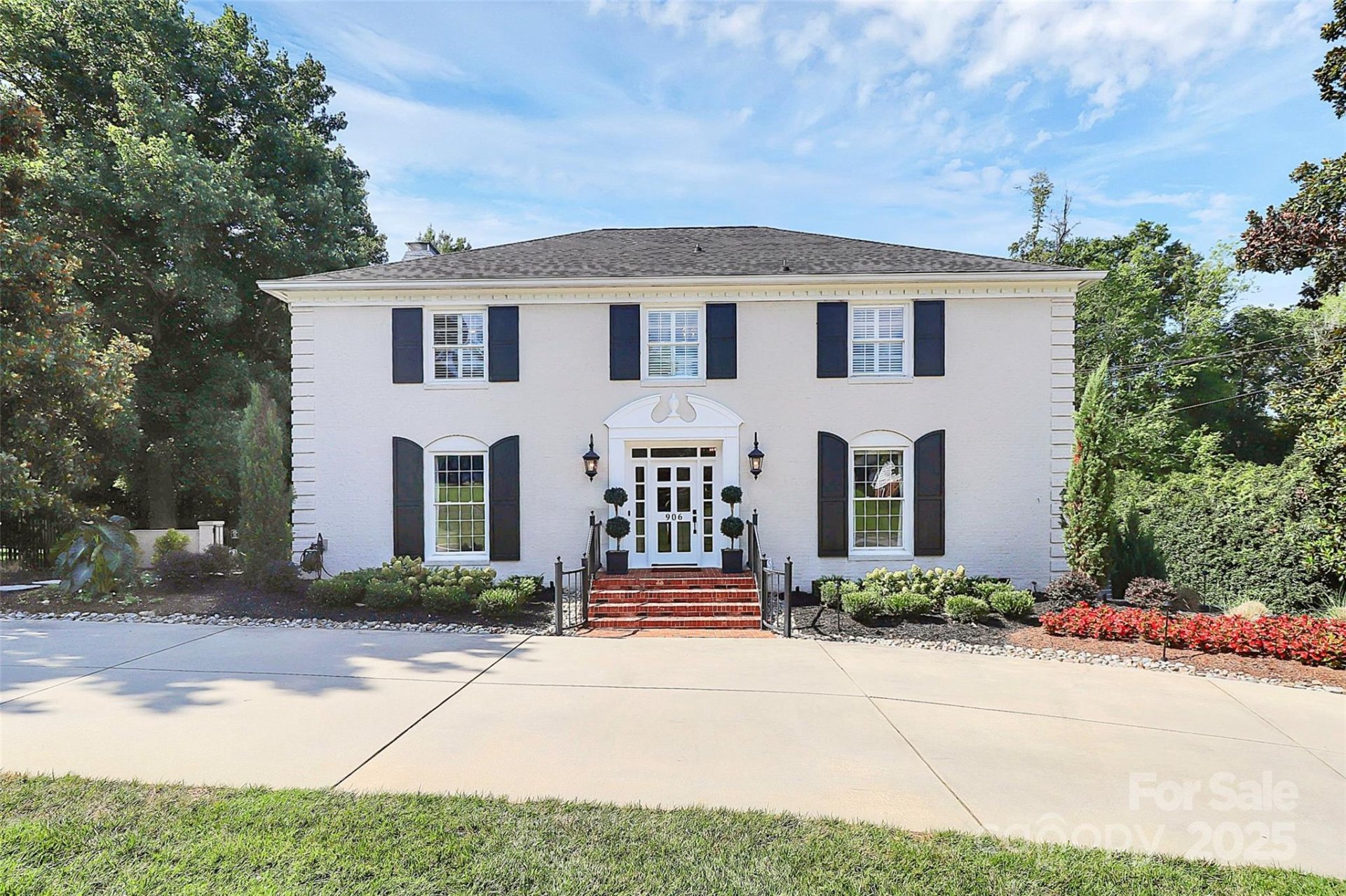 906 Colonial Drive