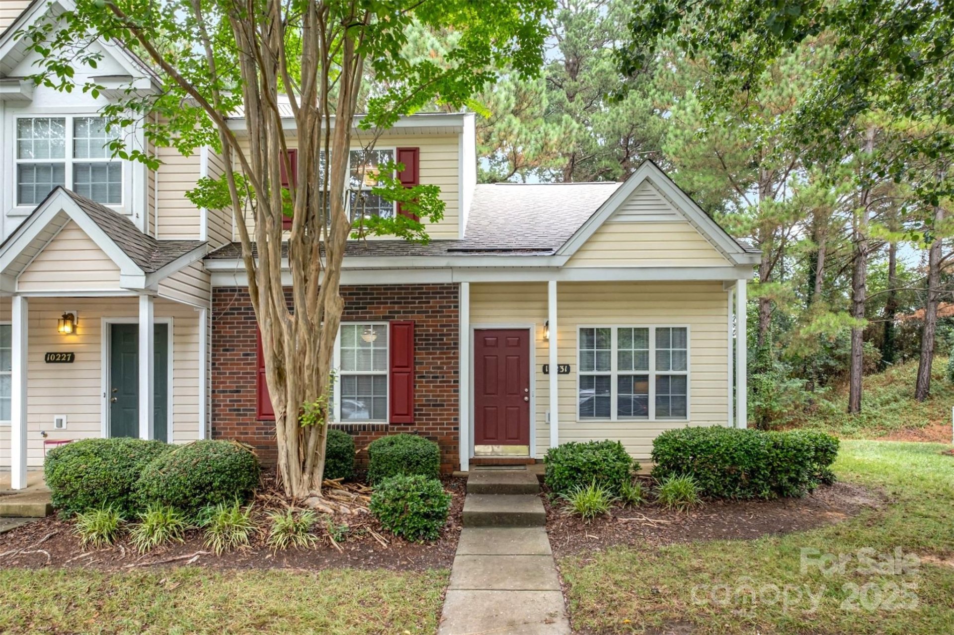 Holly Ridge, Charlotte Community