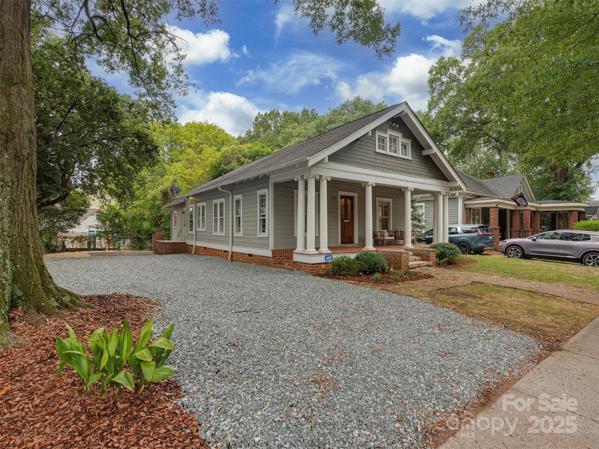 Property image 2 at 215 W Park Avenue, Charlotte, NC 28203