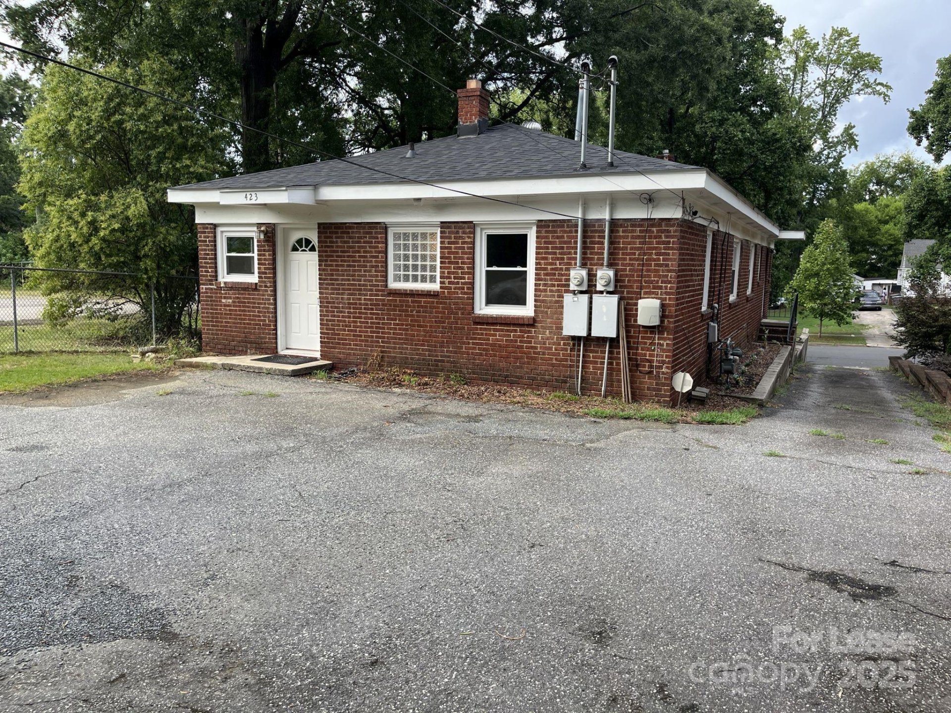 Property image 1 at 423 W Kingston Avenue, Charlotte, NC 28203