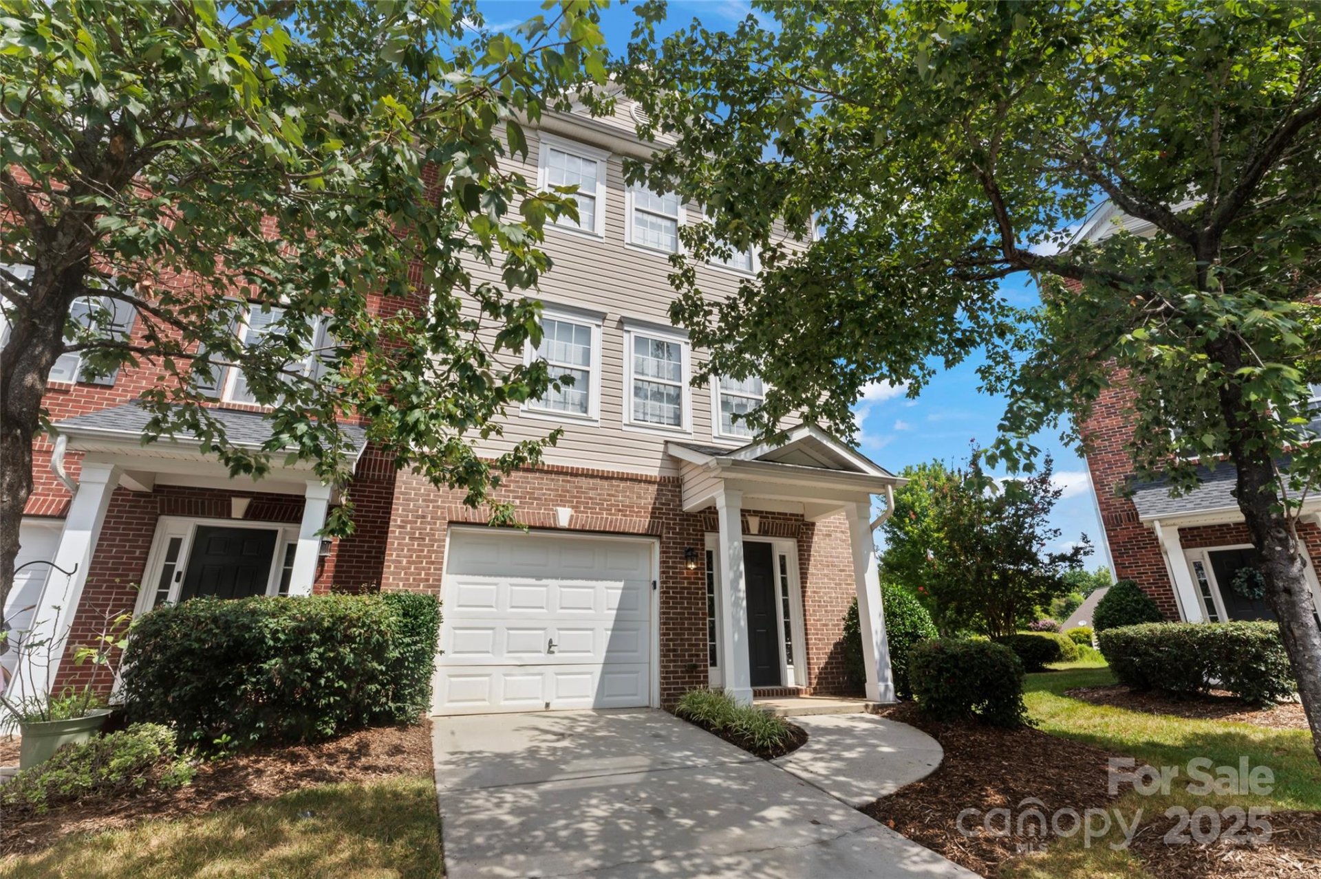 9768 Walkers Glen Drive