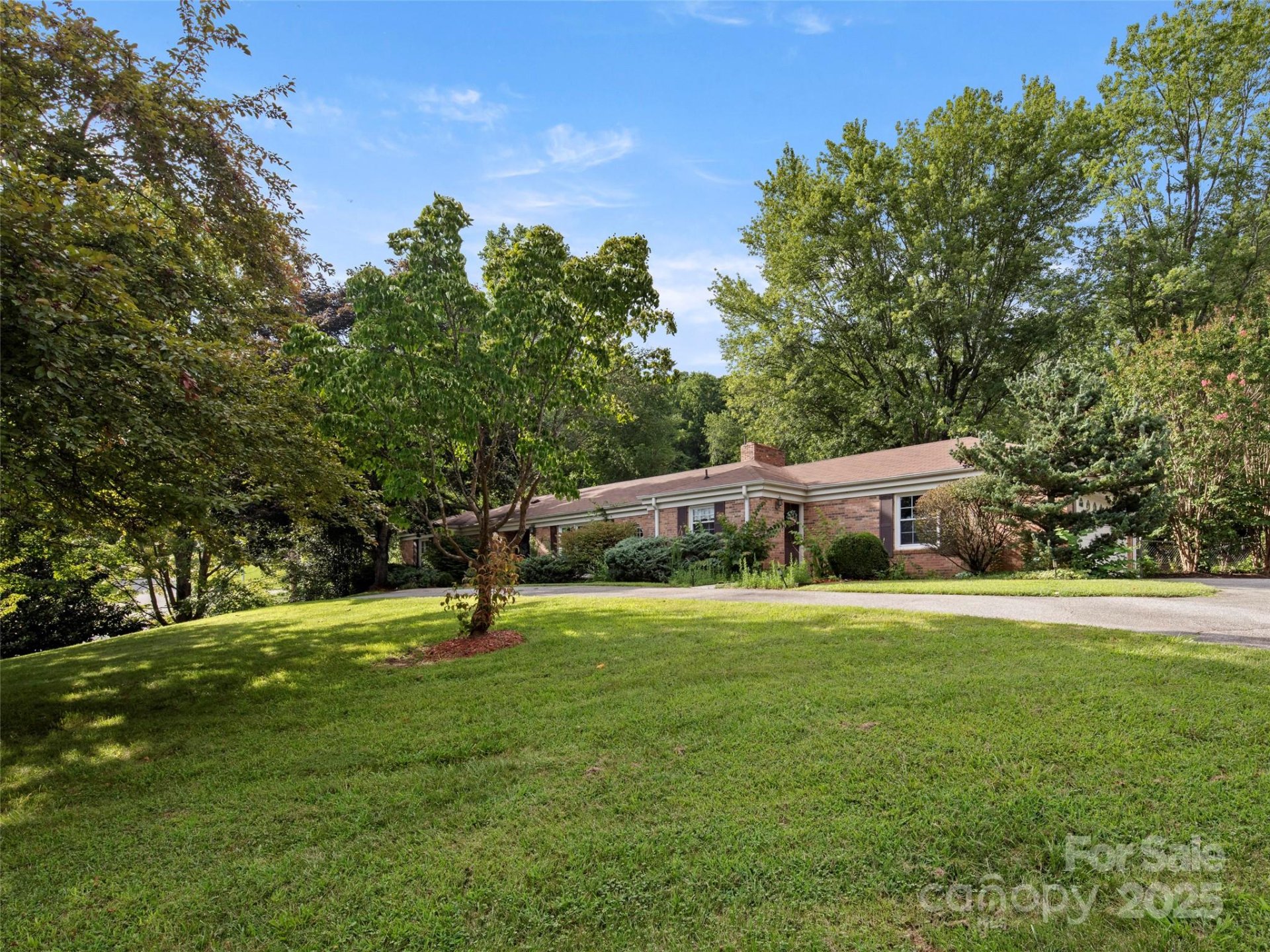 Property image 4 at 24 Ballantree Drive, Asheville, NC 28803