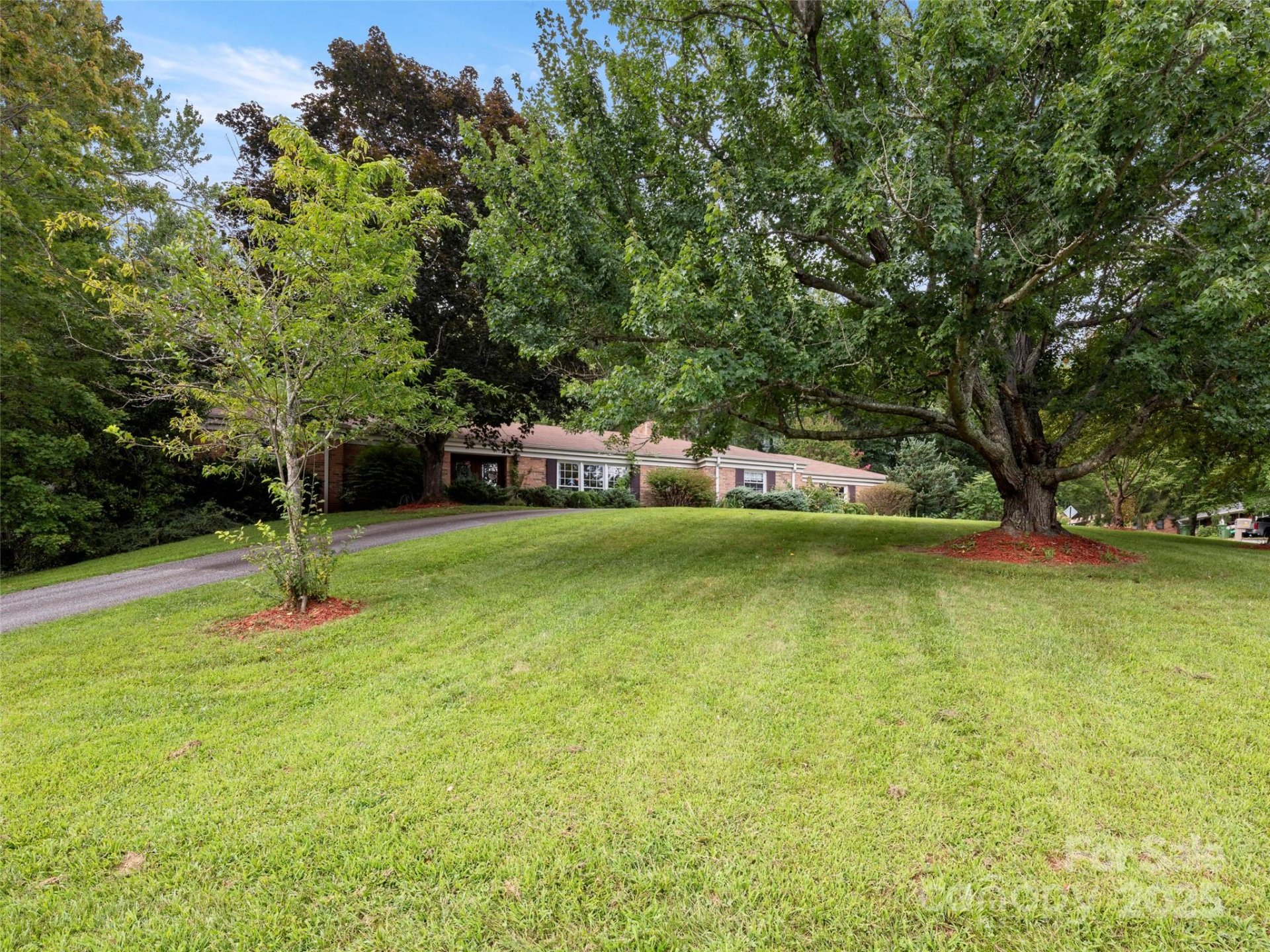 Property image 5 at 24 Ballantree Drive, Asheville, NC 28803