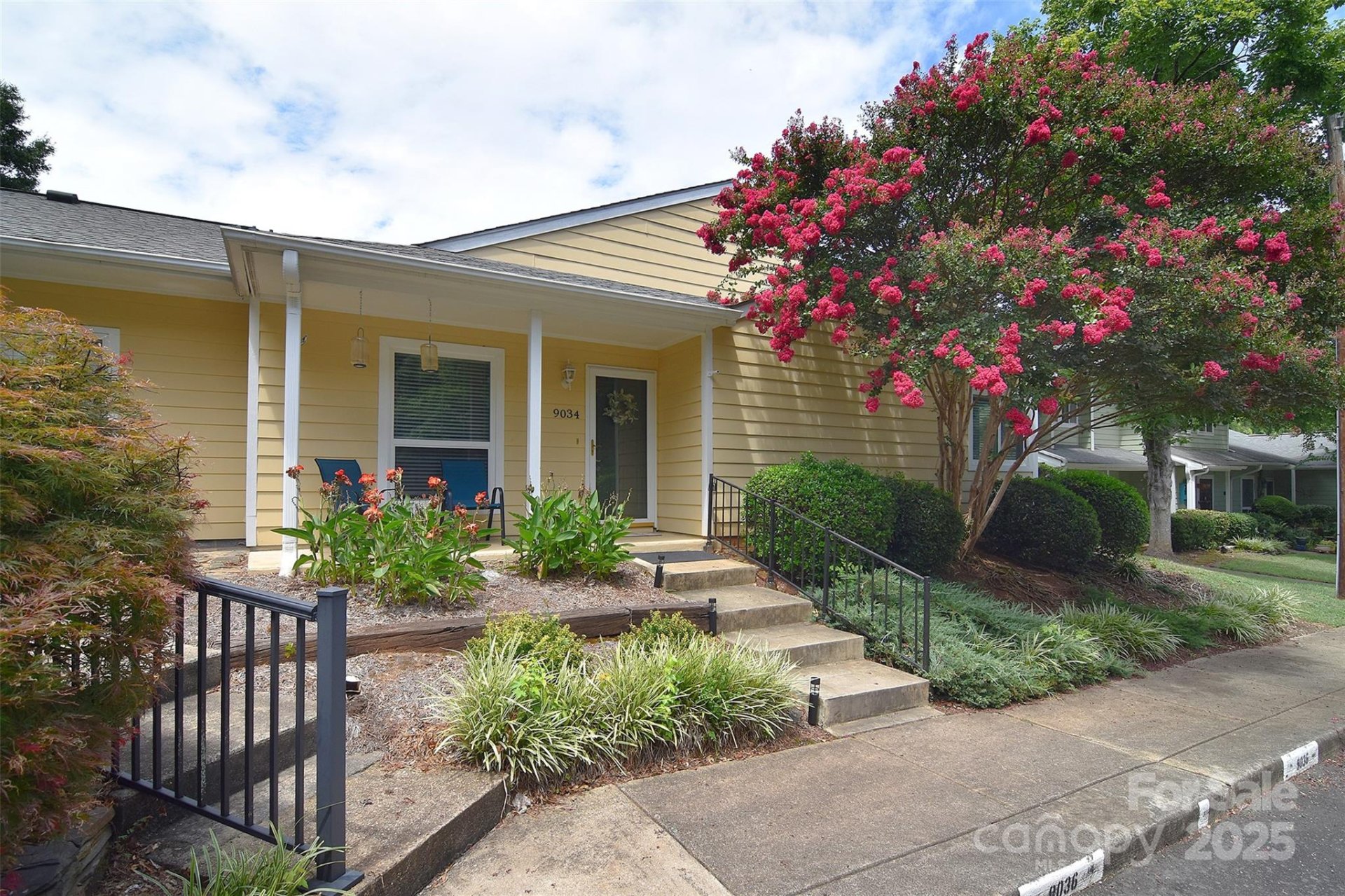 Sardis Cove, Charlotte Community