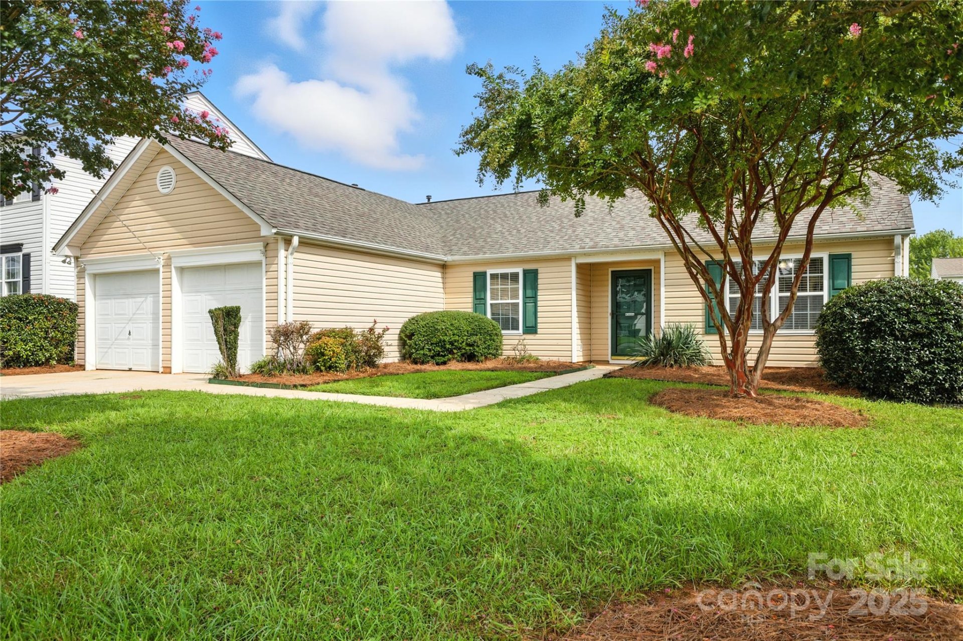 Avensong, Charlotte Community