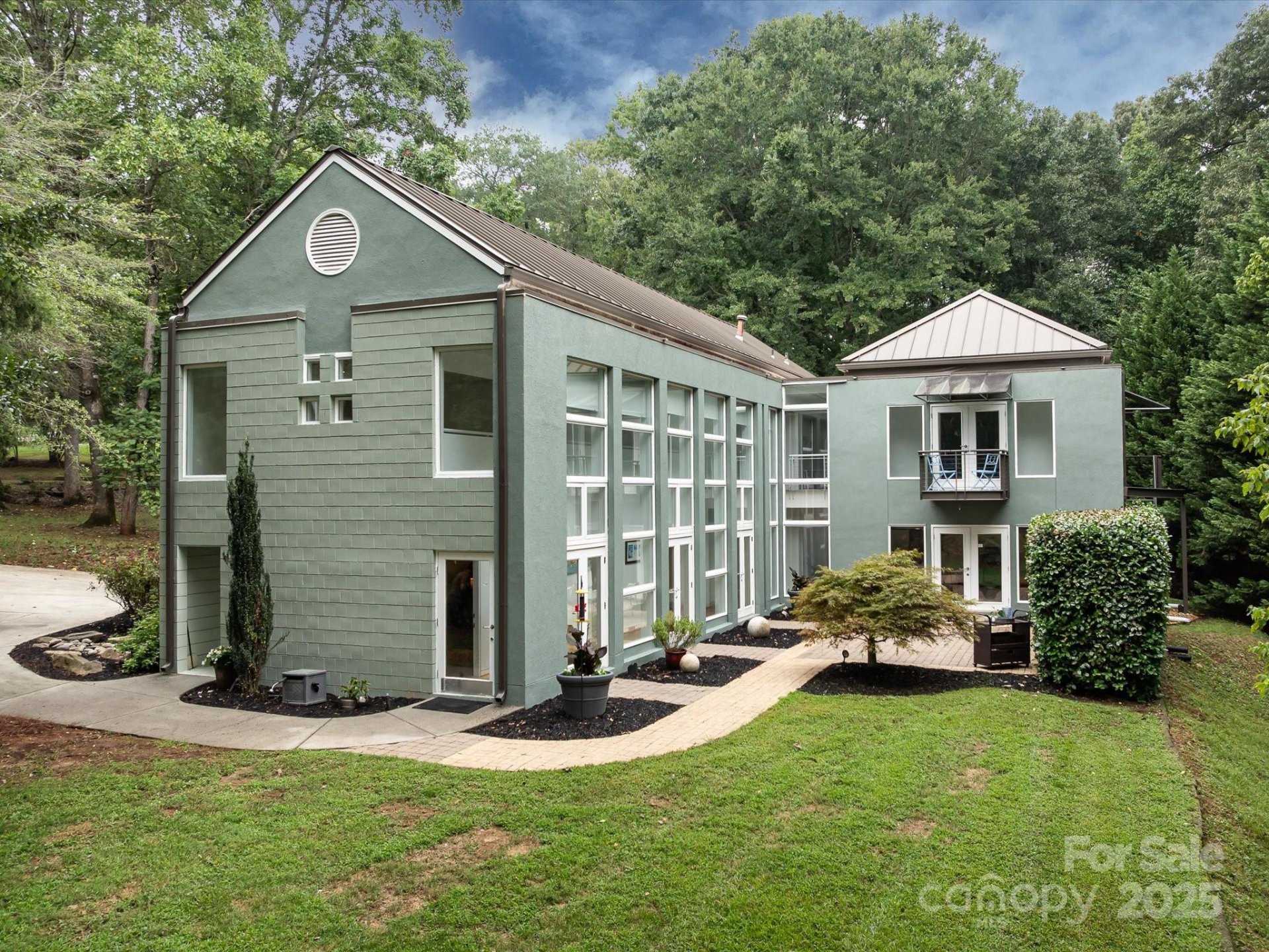 Arbor Estates, Charlotte Community