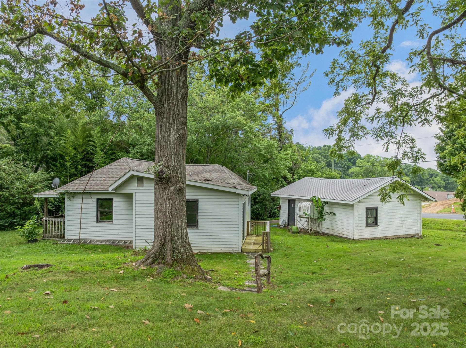 Property image 4 at 203 Barton Road, Asheville, NC 28804