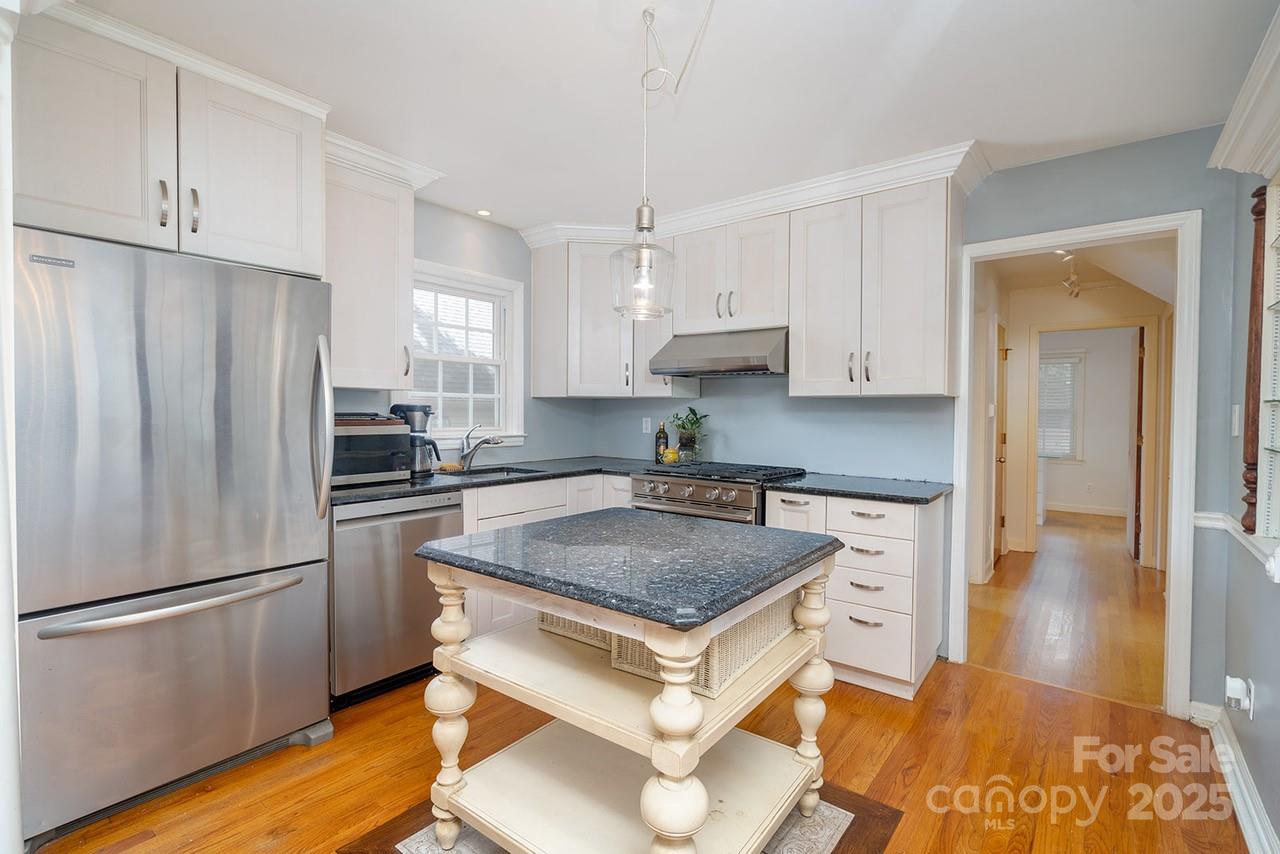 Property image 4 at 1240 Worcaster Place, Charlotte, NC 28211