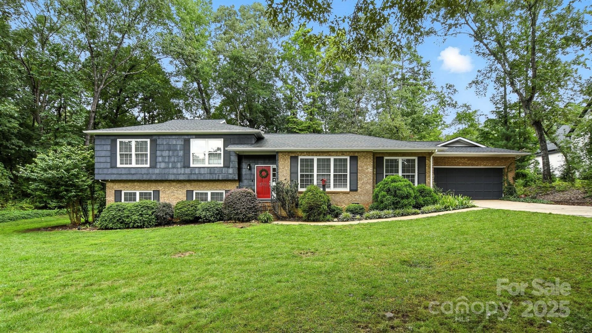 Property image 1 at 4035 Wandering Lane, Hickory, NC 28601