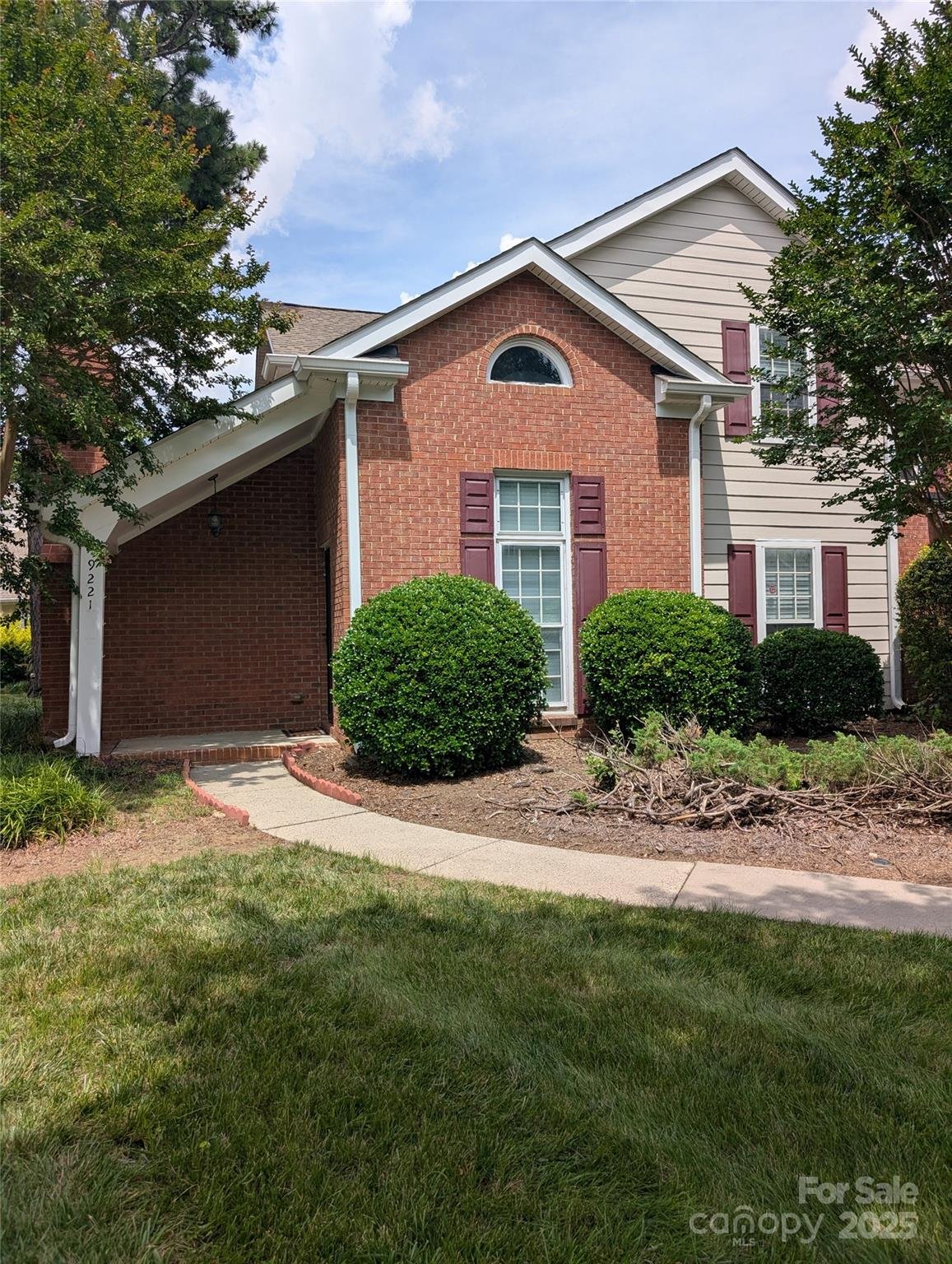 9221 N Vicksburg Park Court