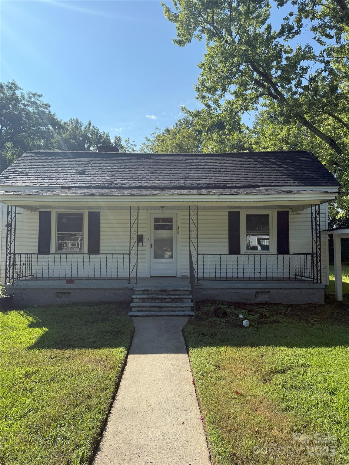 208 Columbia Avenue
