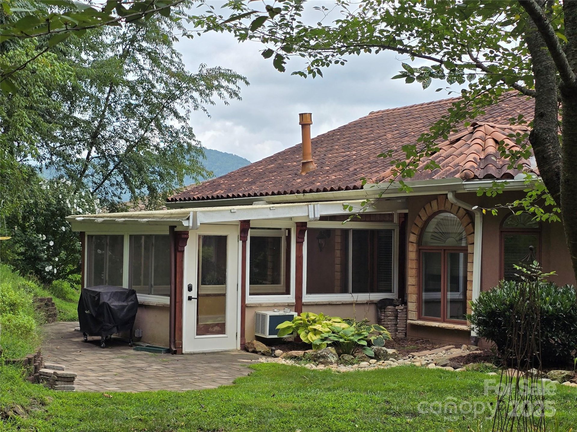 Property image 3 at 26 Ocaso Drive, Asheville, NC 28806