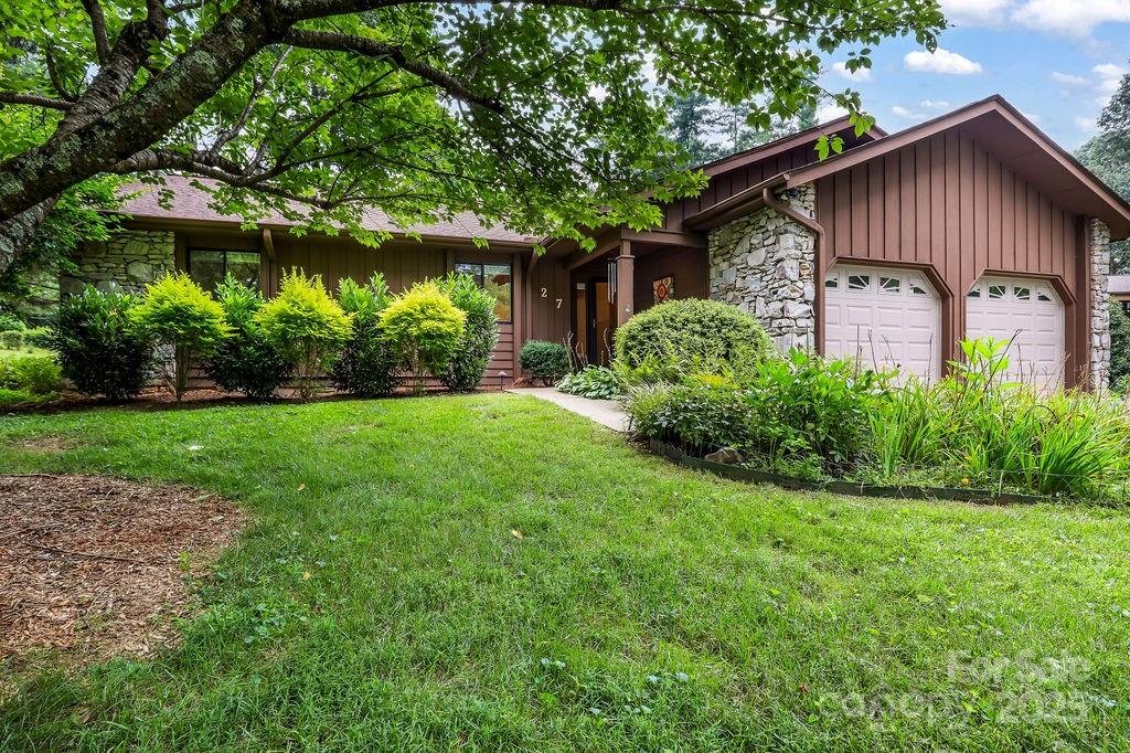 Property image 1 at 27 Poplar Court, Hendersonville, NC 28792