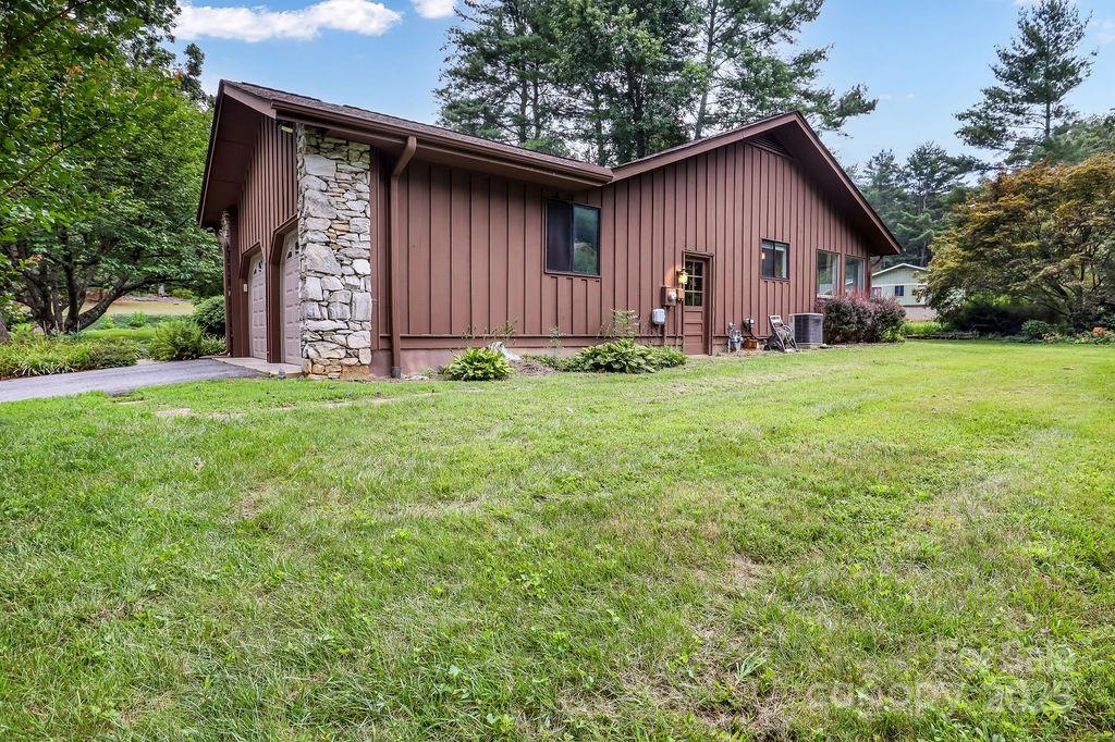 Property image 5 at 27 Poplar Court, Hendersonville, NC 28792