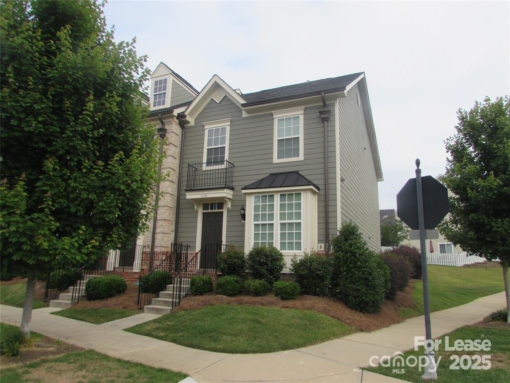 1604 Lovers Lawn Trace