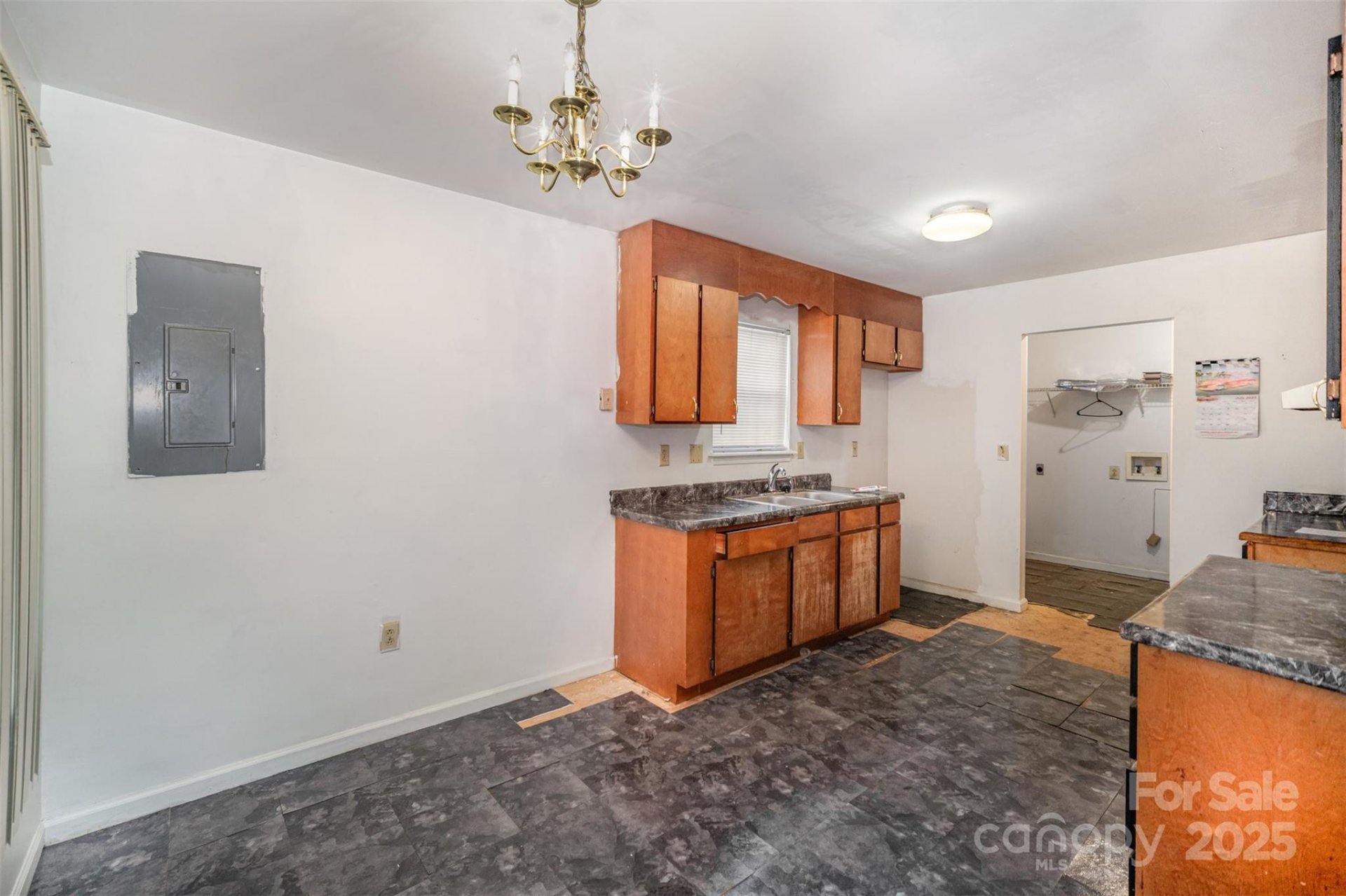 Property image 5 at 820 E 18th Street, Charlotte, NC 28205