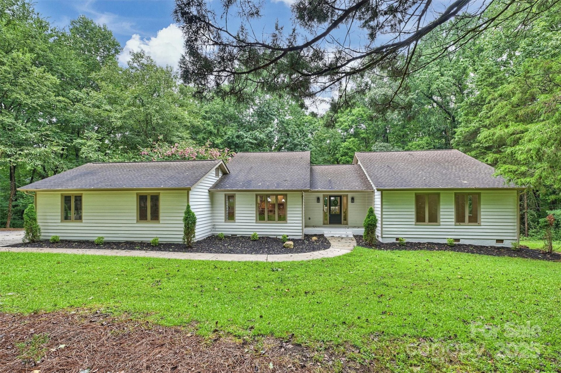 9520 Squirrel Hollow Lane