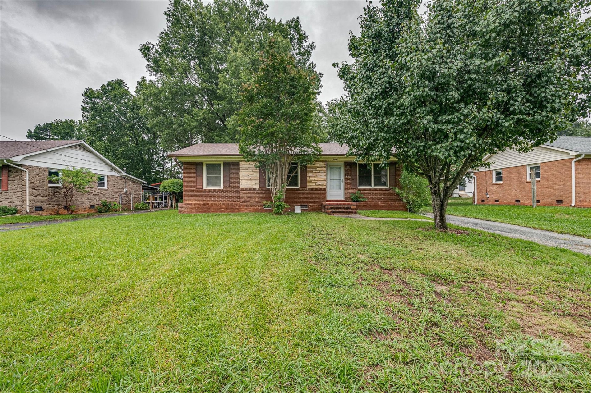 Property image 1 at 4808 Brooktree Drive, Charlotte, NC 28208