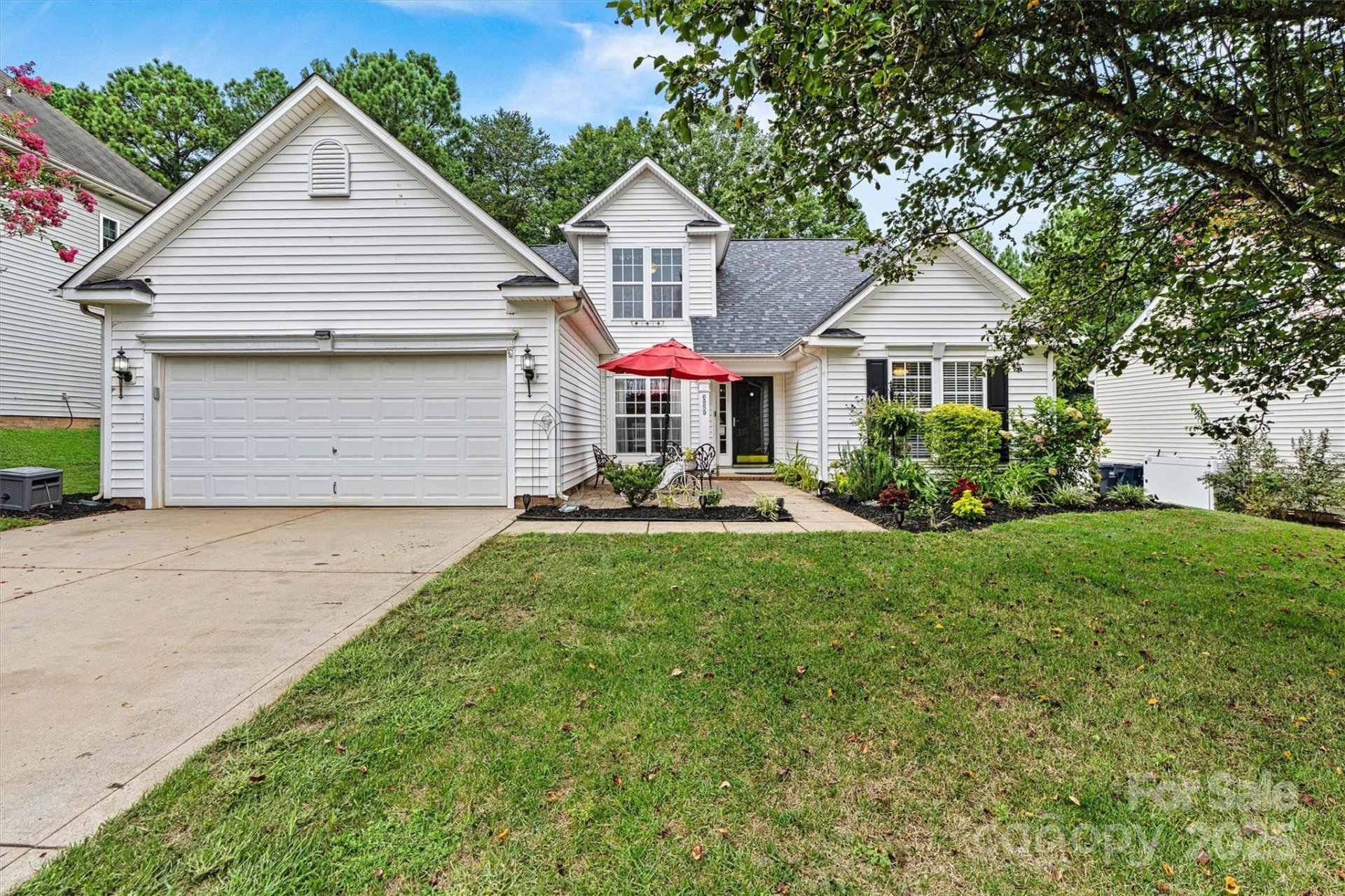 Property image 2 at 6859 Lakecrest Court, Denver, NC 28037