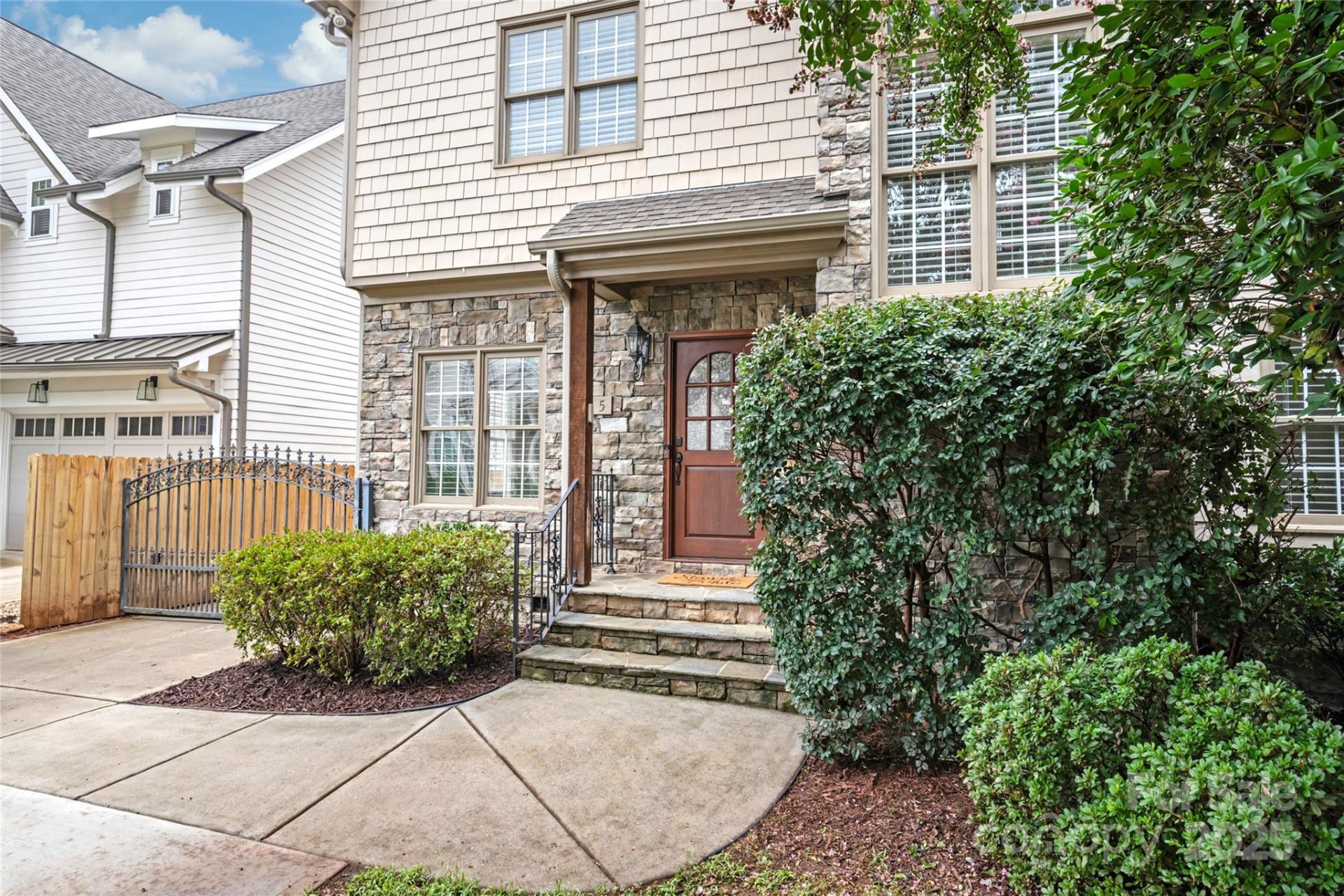 Property image 3 at 915 Millbrook Road, Charlotte, NC 28211