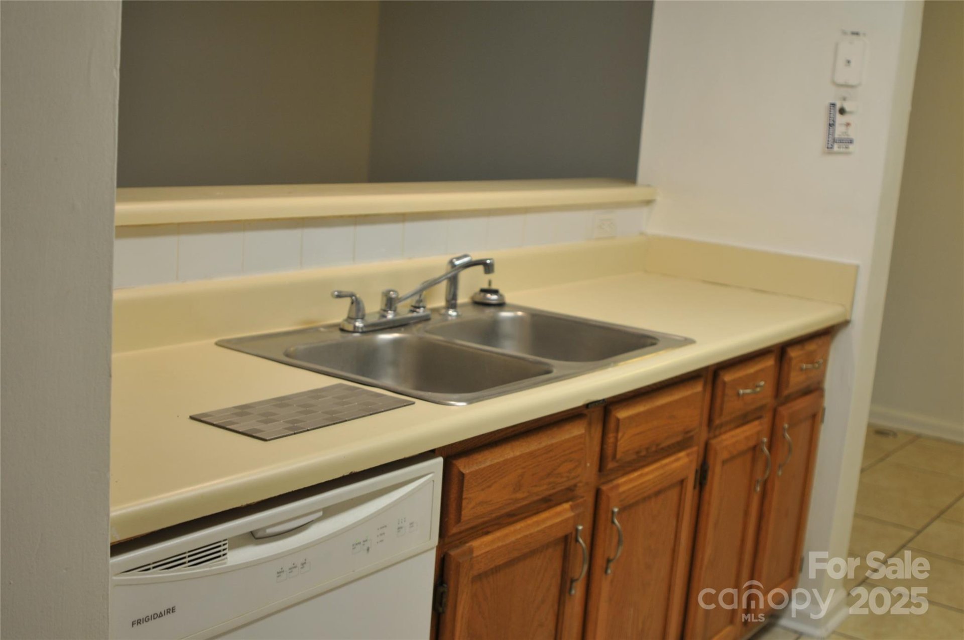Property image 5 at 1614 K Arlyn Circle, Charlotte, NC 28213