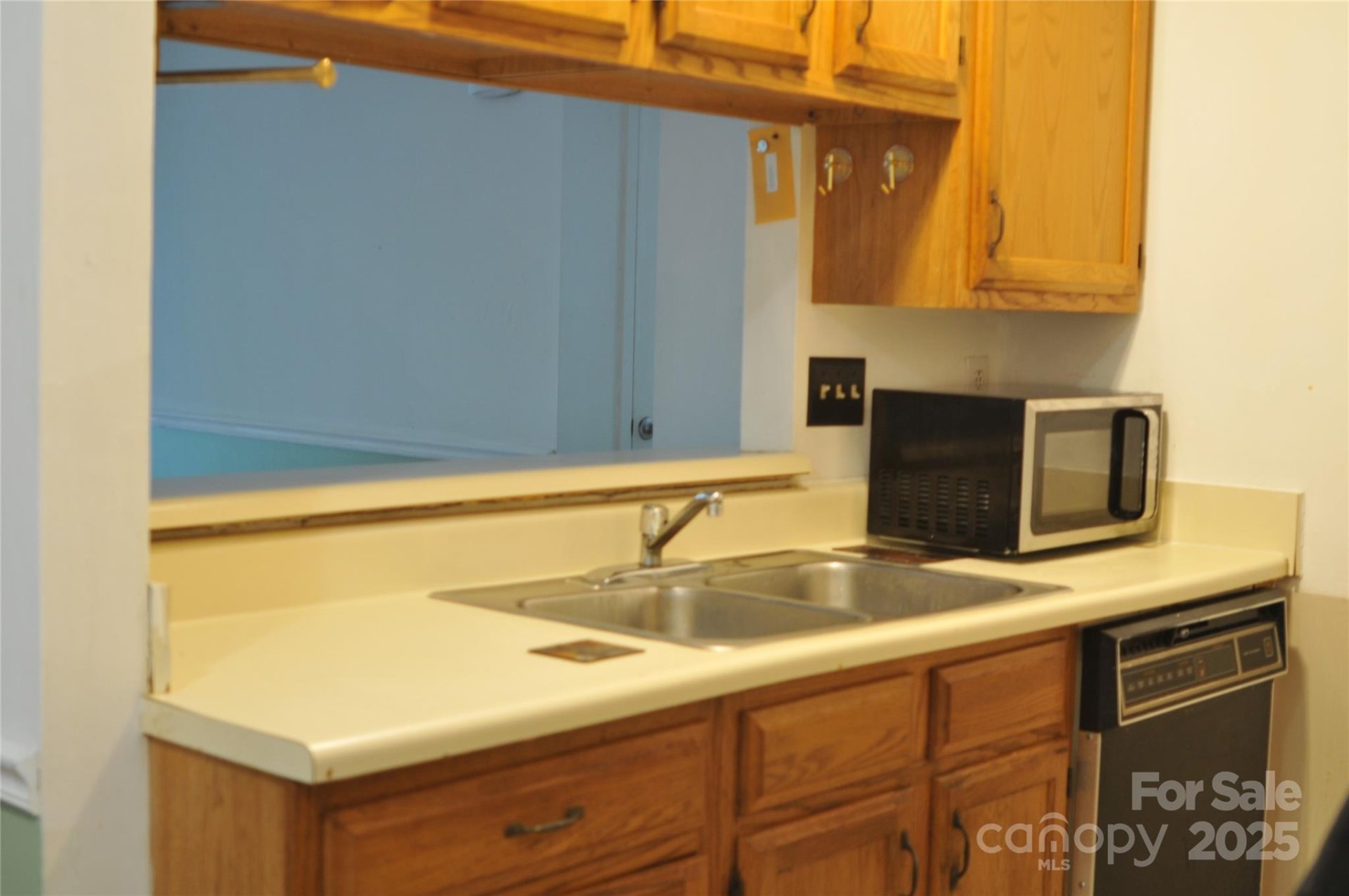 Property image 2 at 9601 A Vinca Circle, Charlotte, NC 28213